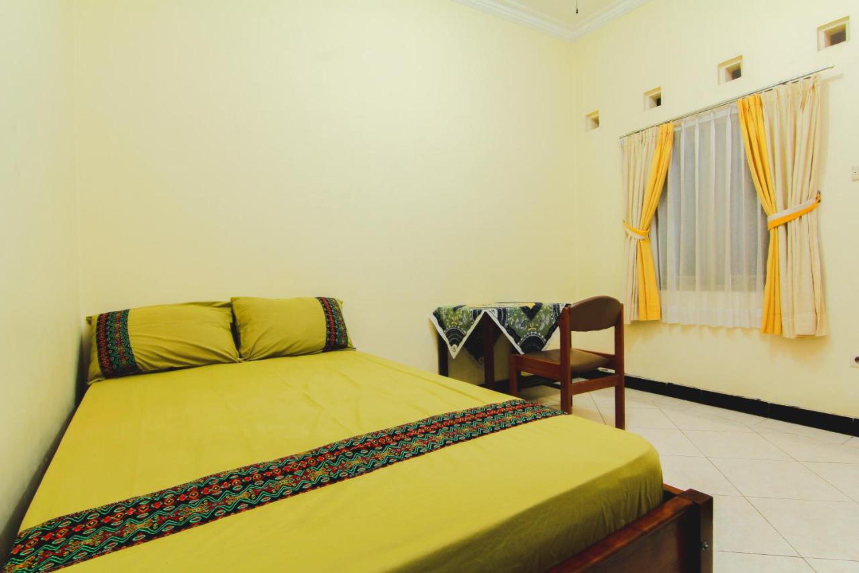 GRIYA BATIK GIRI SEKAR HOMESTAY SYARIAH