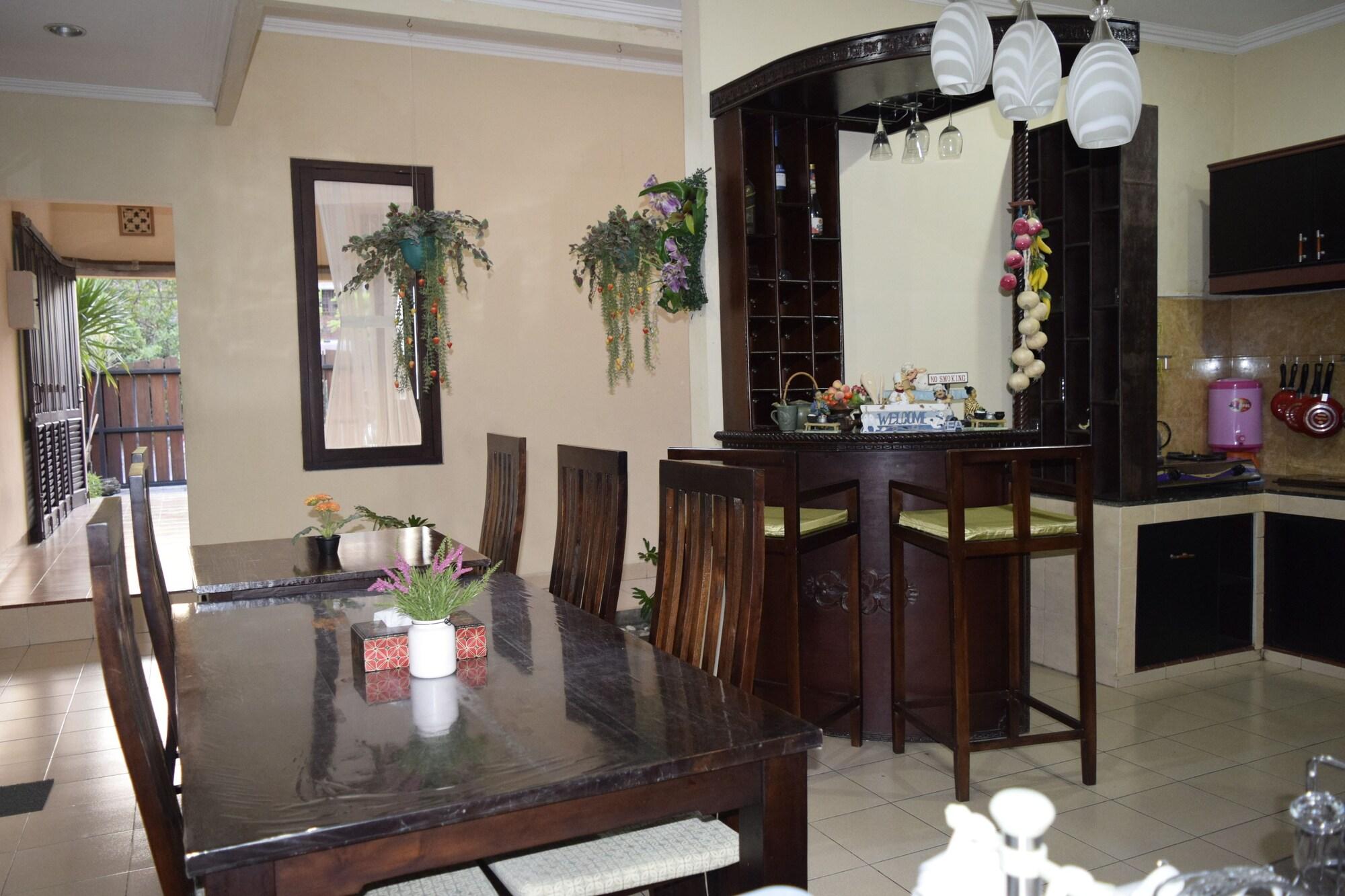 Roemah Canting Yogyakarta Homestay