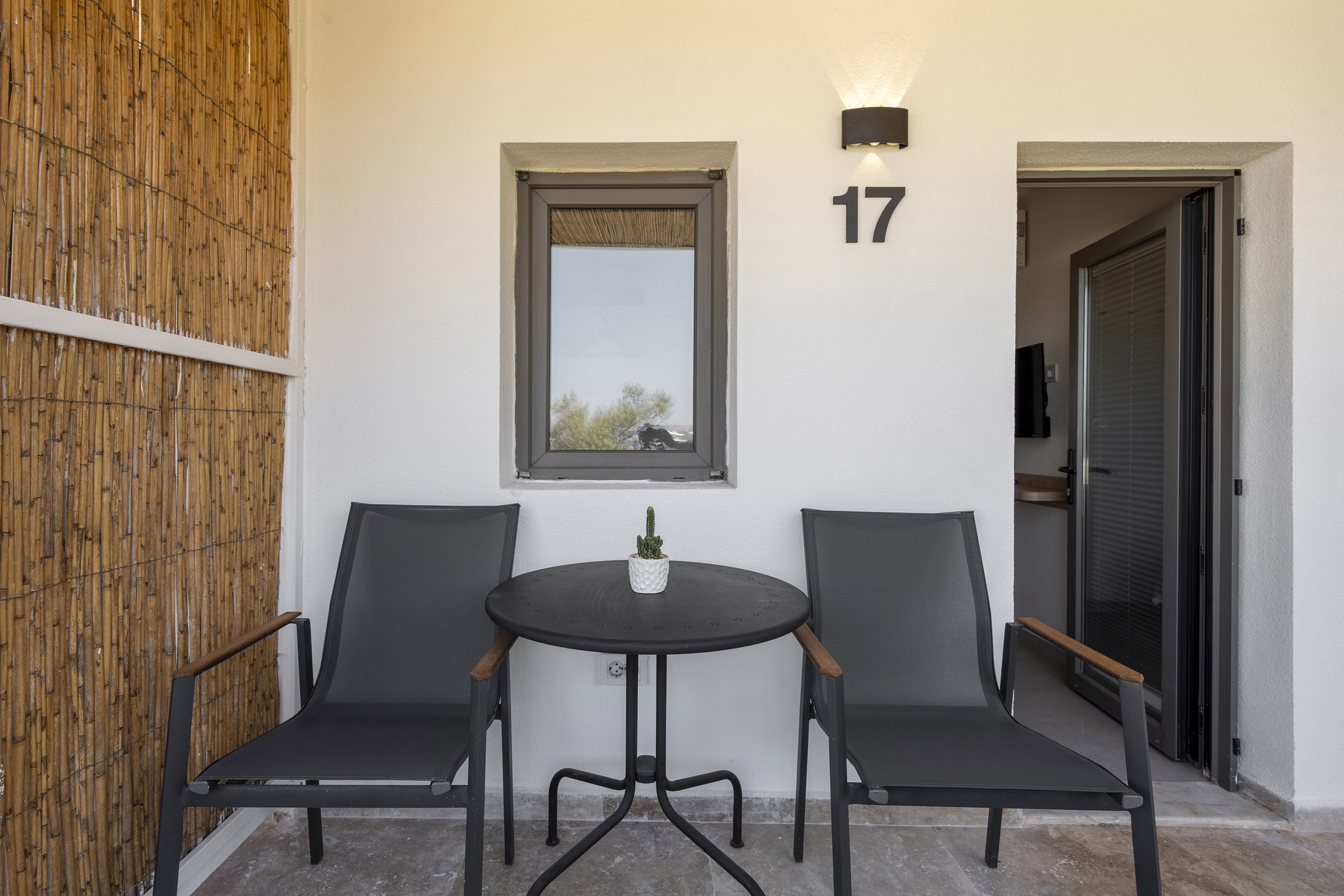 Daphnis Hotel