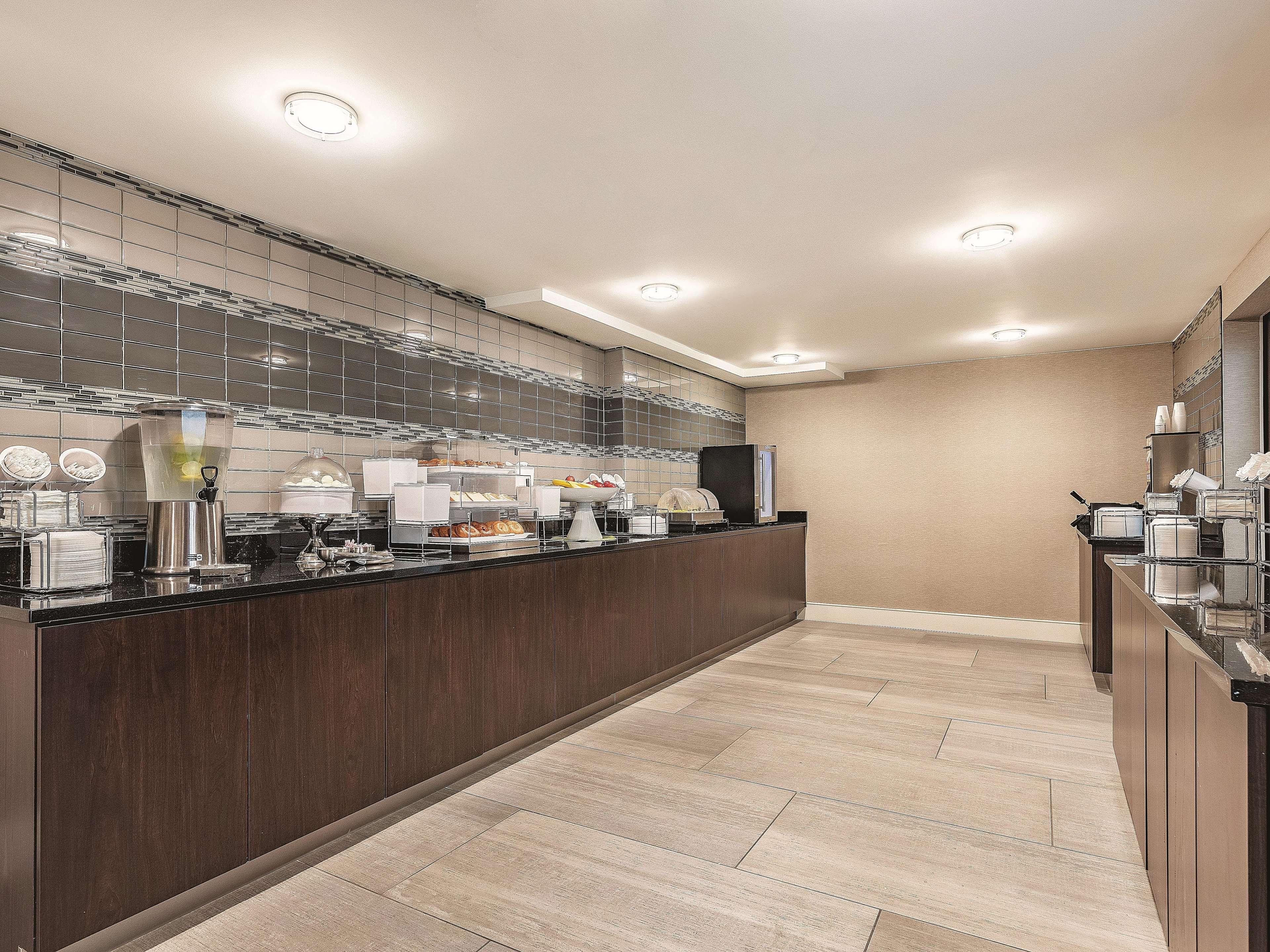 La Quinta Inn & Suites By Wyndham Salem Nh