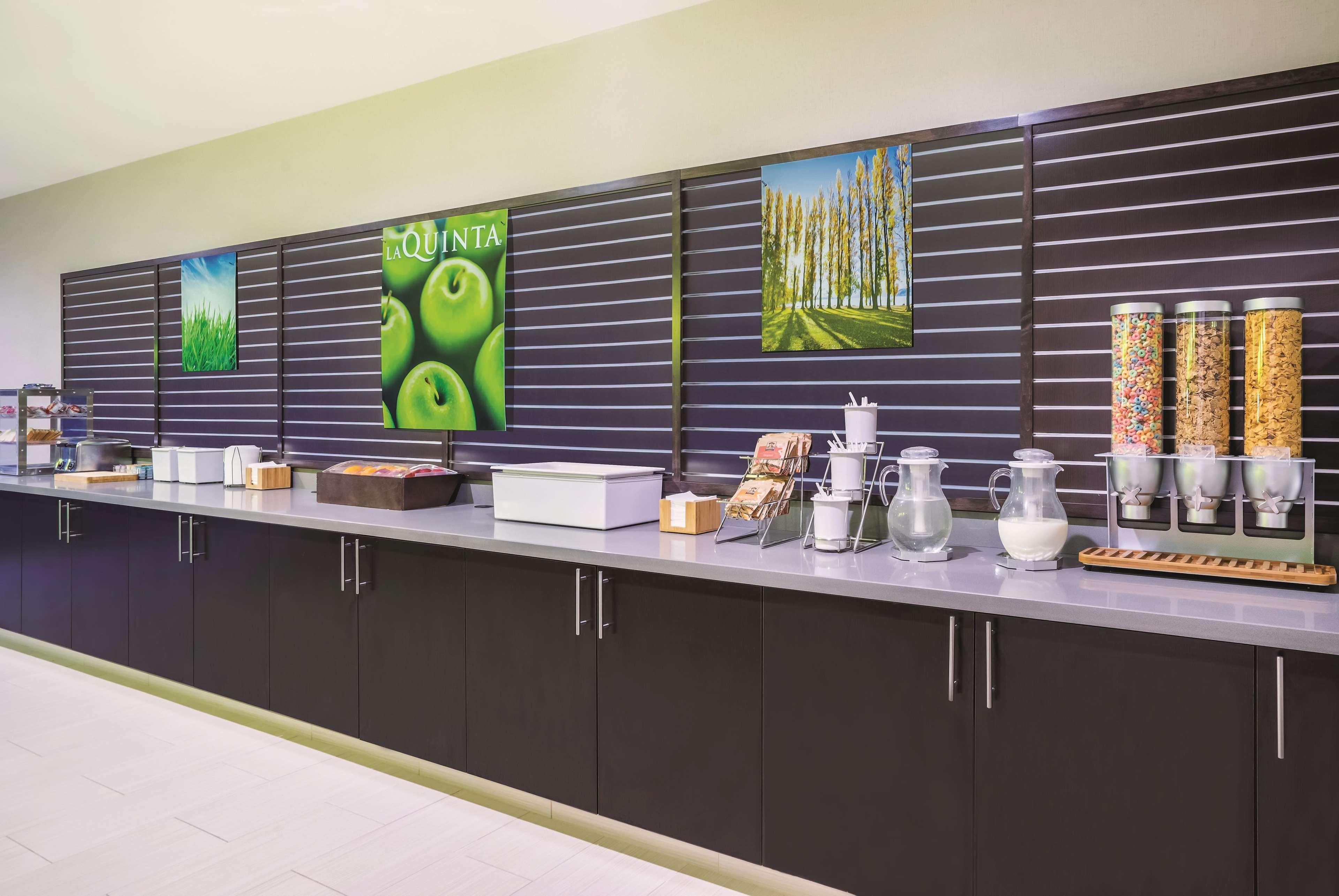 La Quinta Inn & Suites by Wyndham Clifton Park