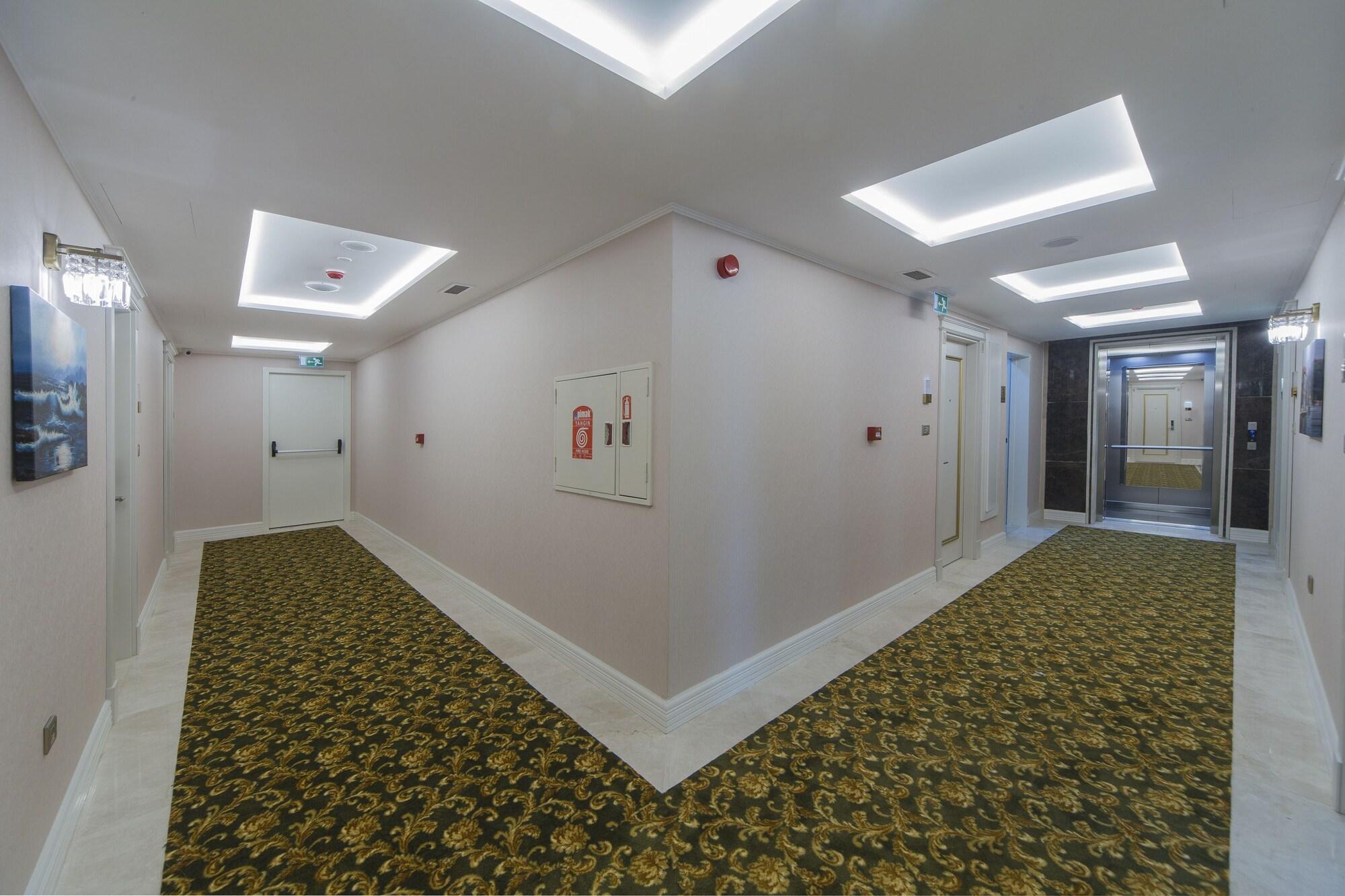 Grand Naki Hotel