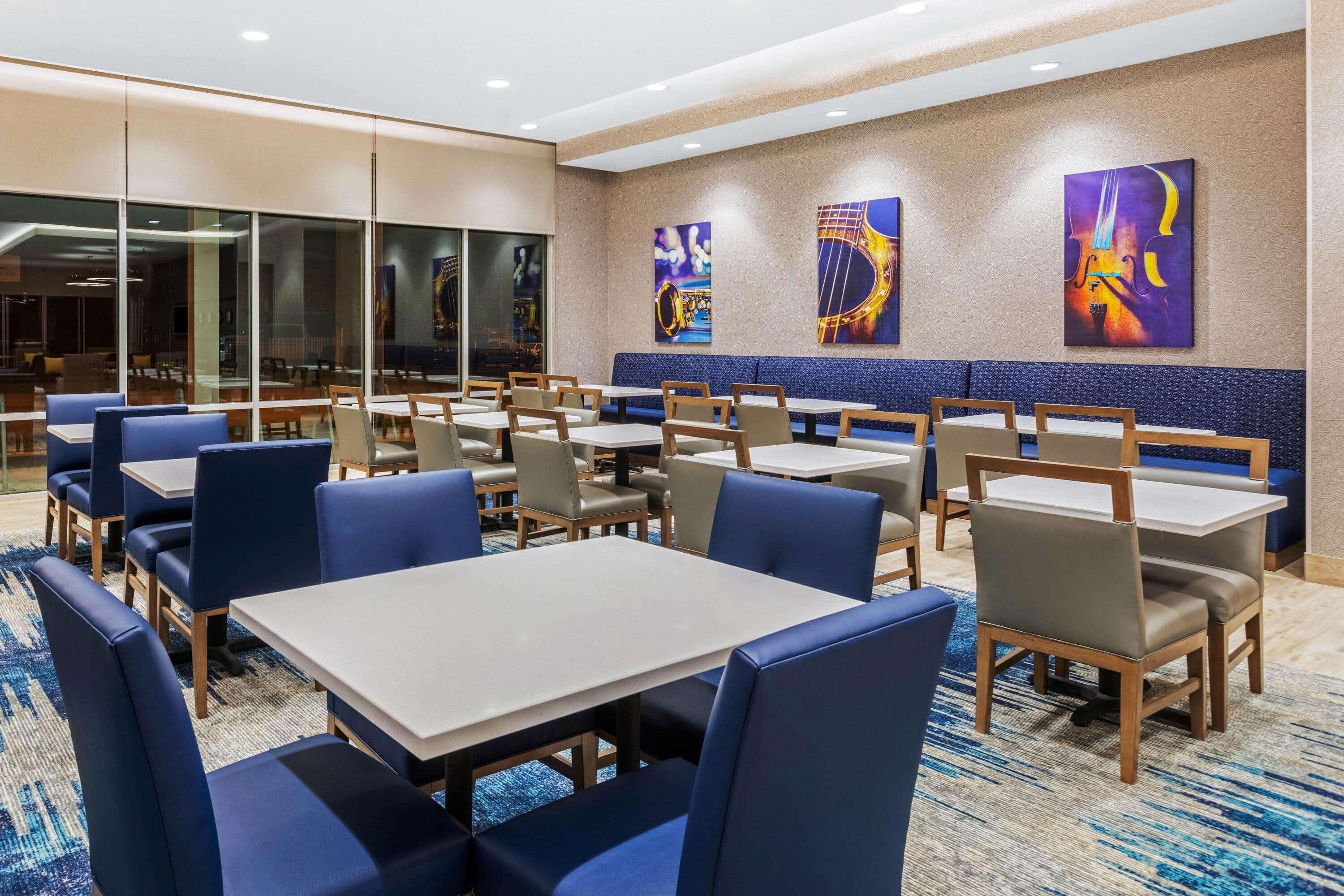 La Quinta & Suites Wyndham Kansas City Beacon