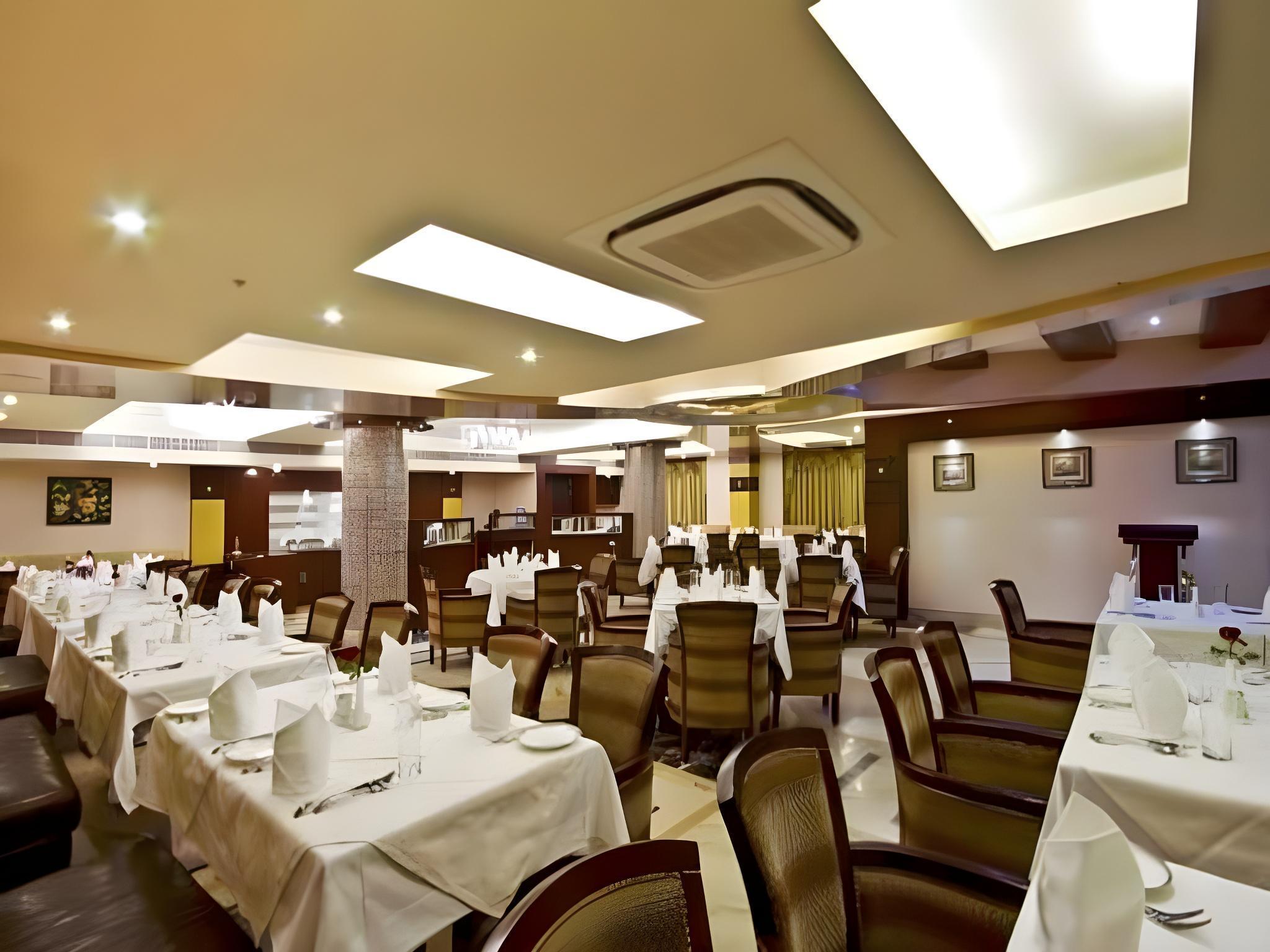 Hotel Gargee Grand
