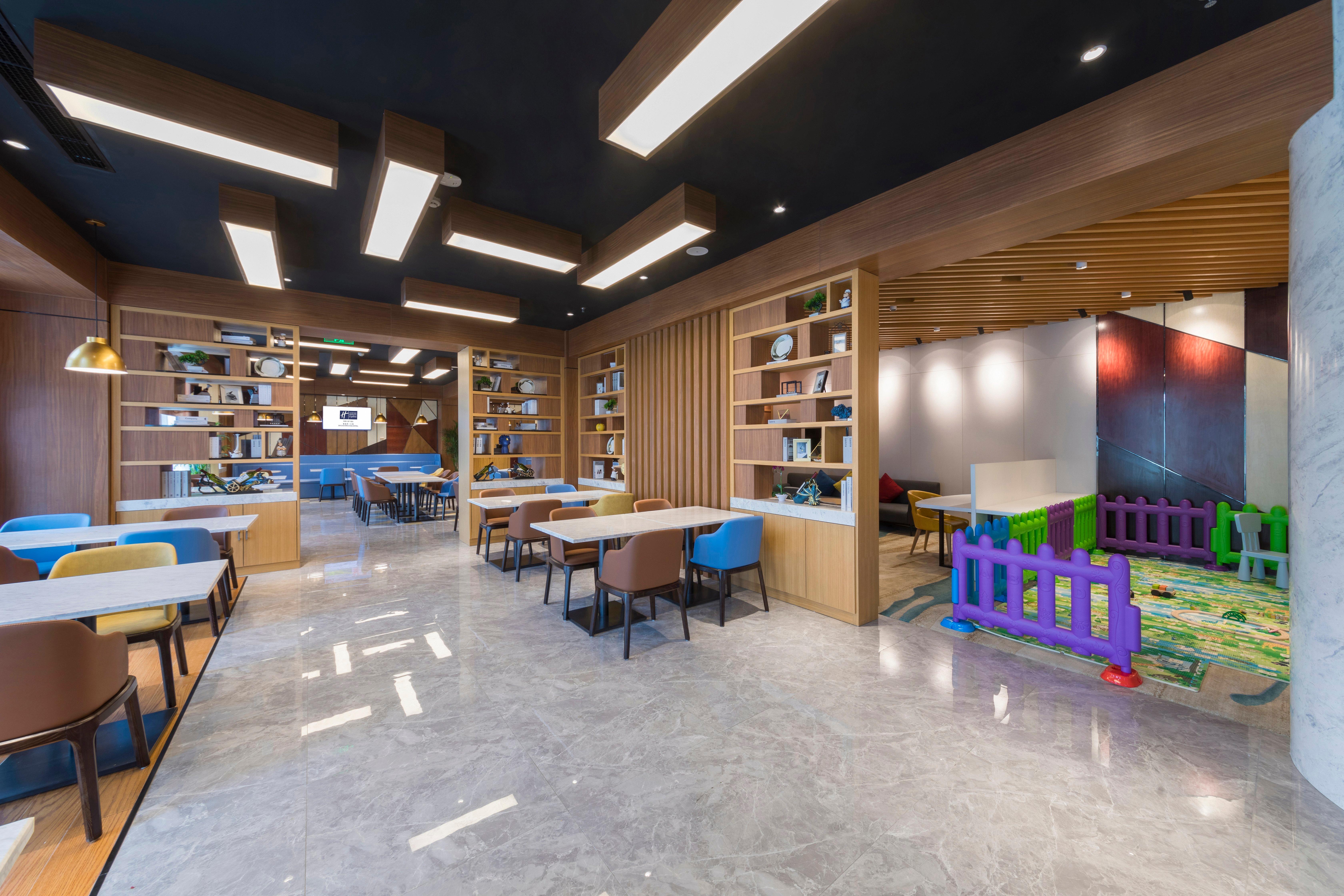 Holiday Inn Express Qingdao Chengyang Central