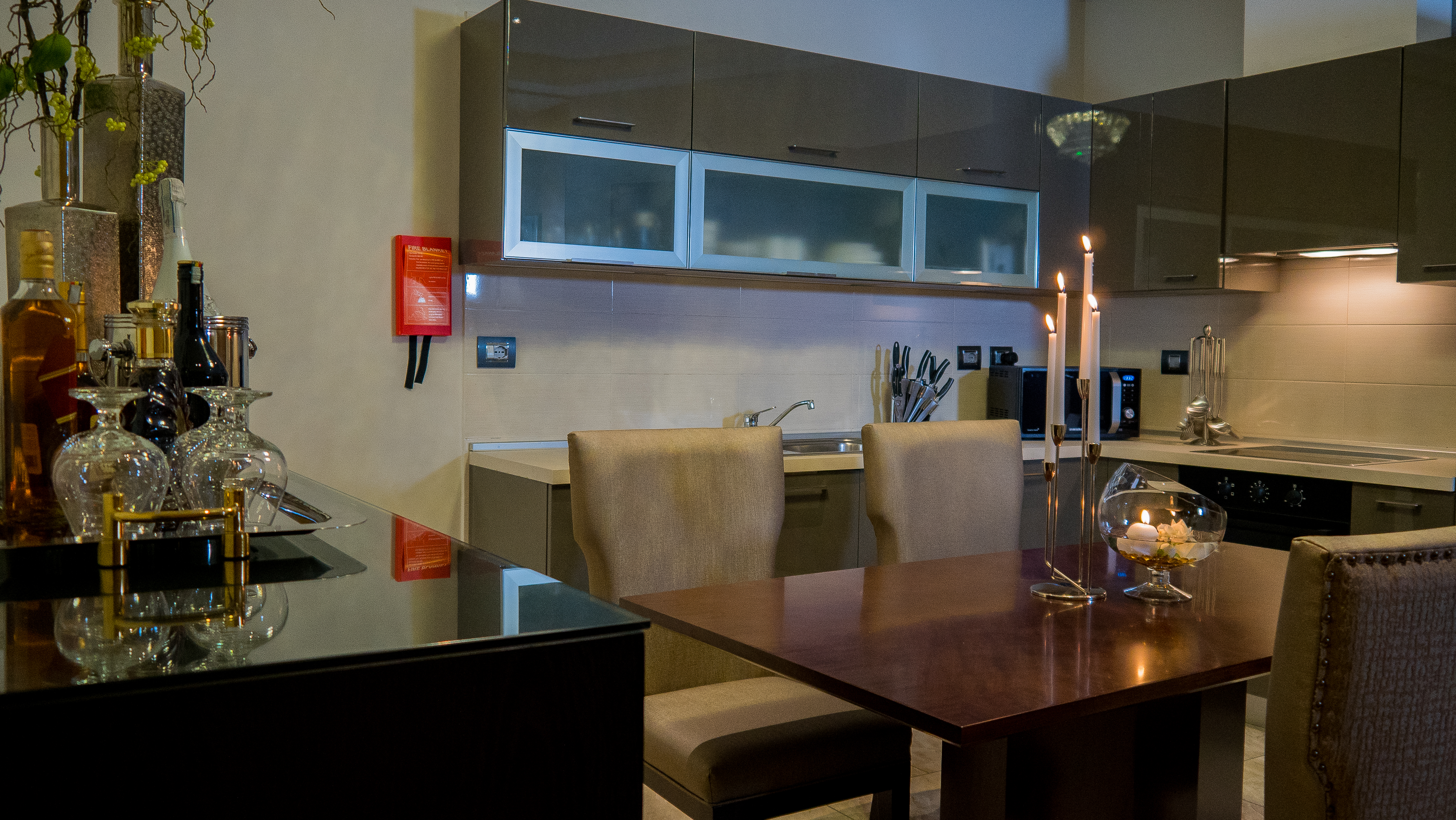 Oak Plaza Suites