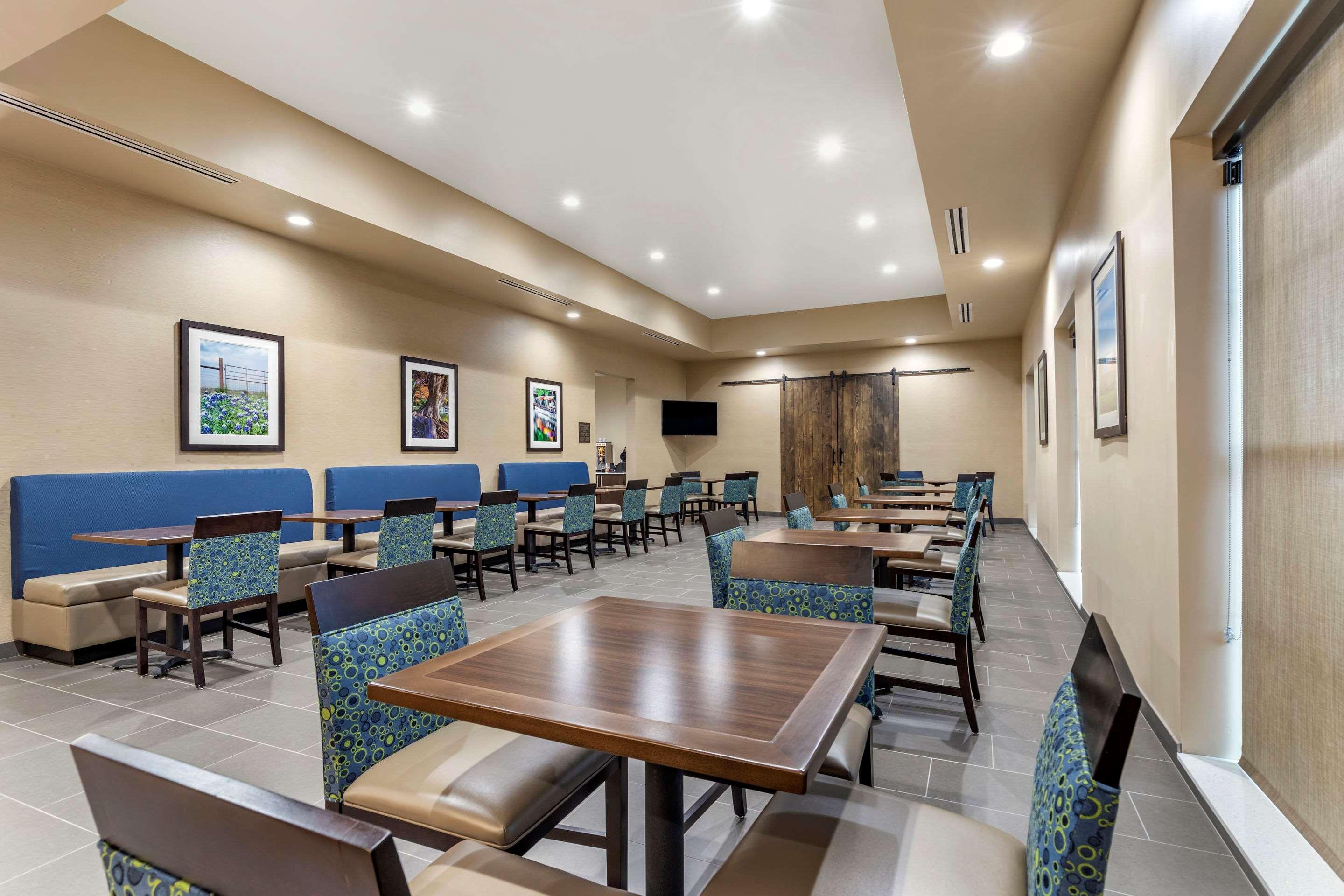 Comfort Suites