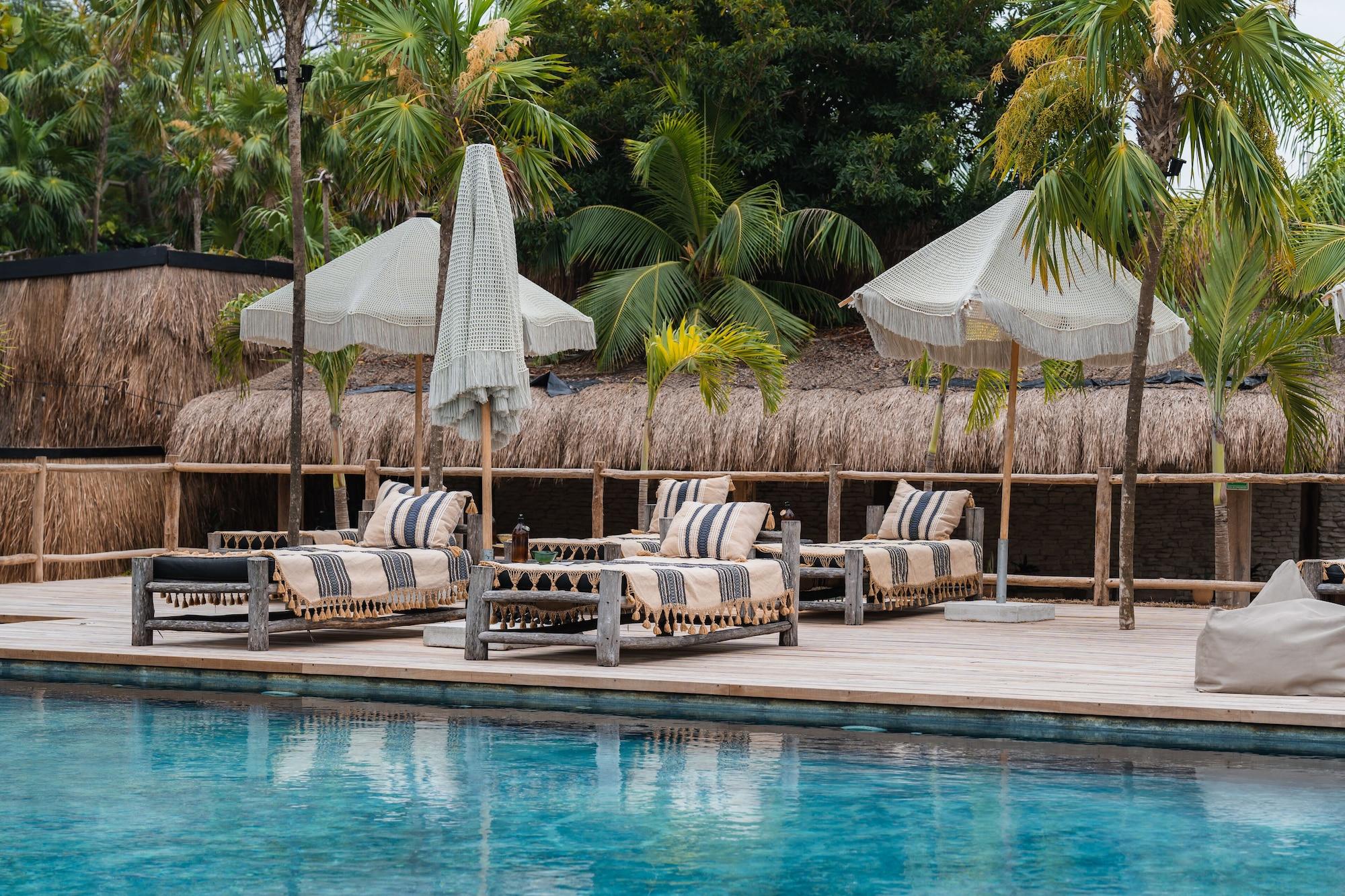 Radhoo Tulum by null