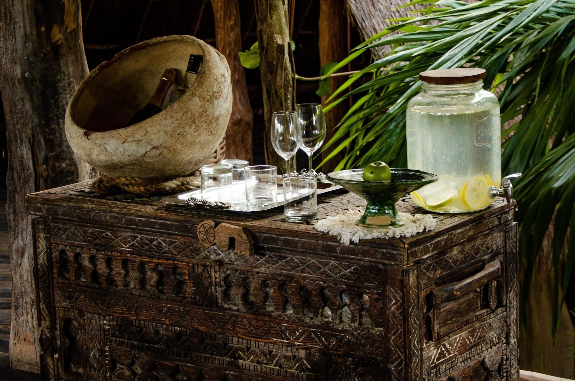 Radhoo Tulum by null