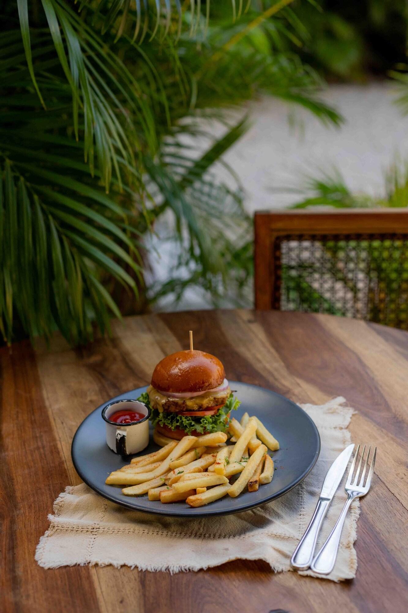 Radhoo Tulum by null