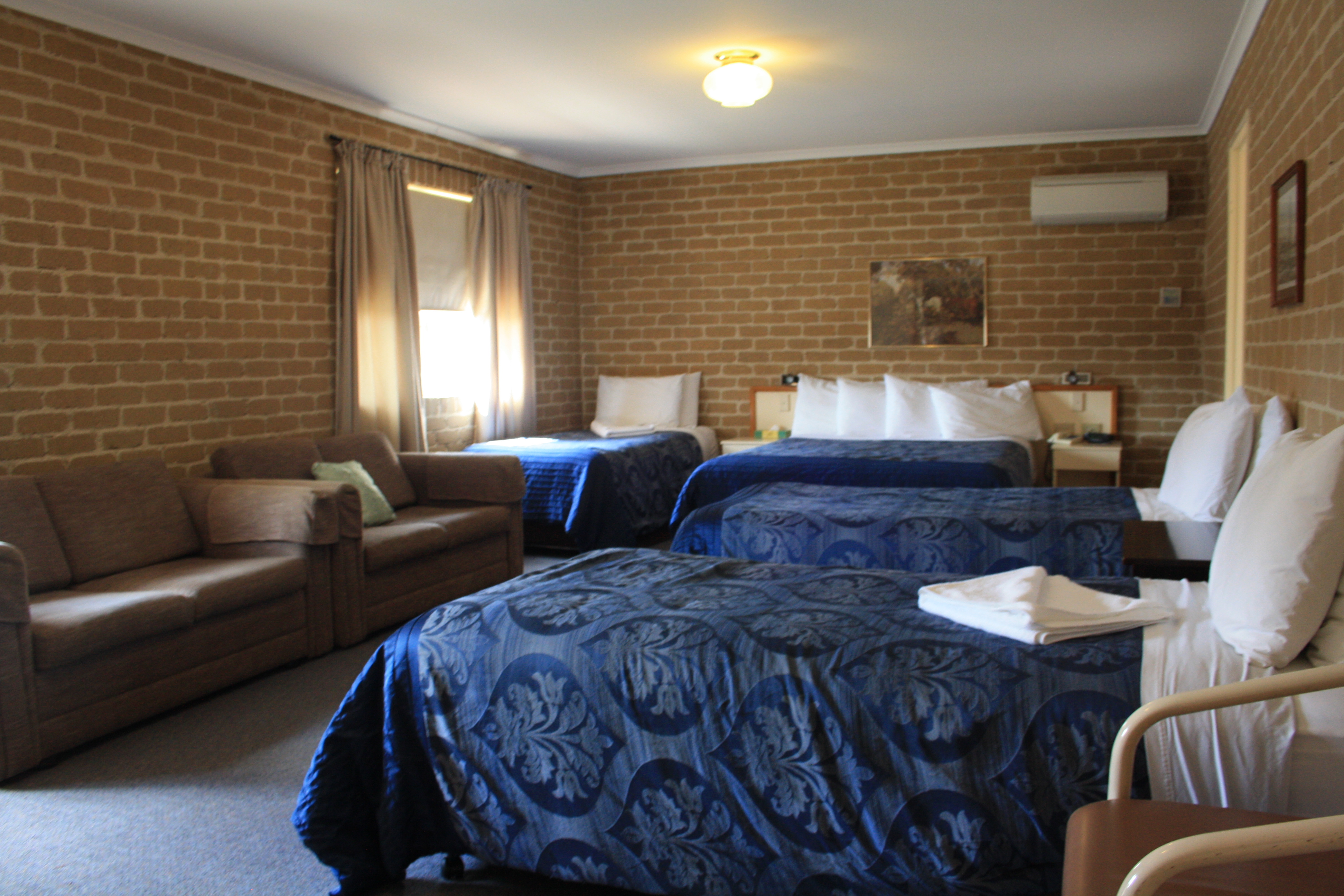 Grand Manor Motor Inn