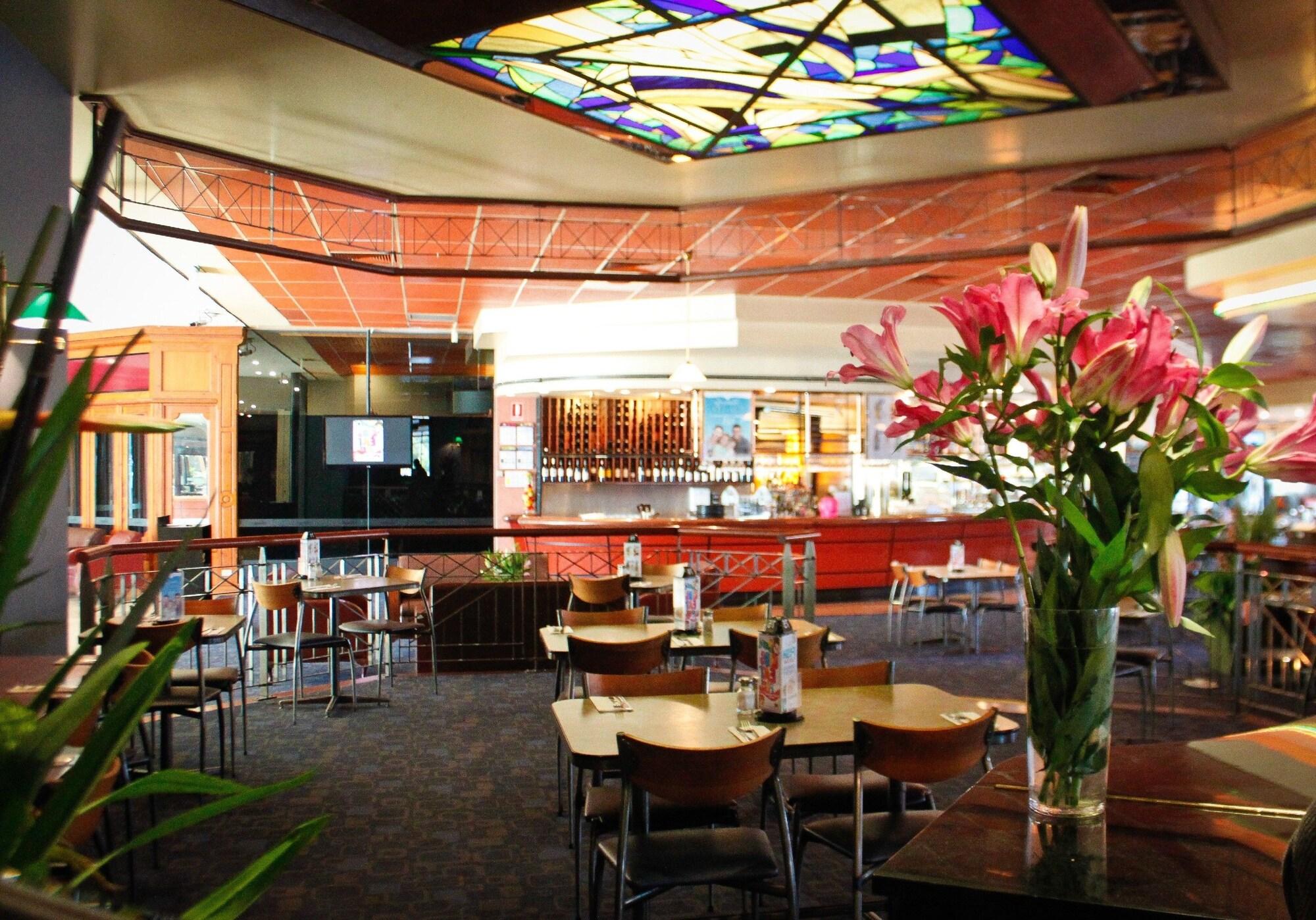 Nightcap At Matthew Flinders Hotel