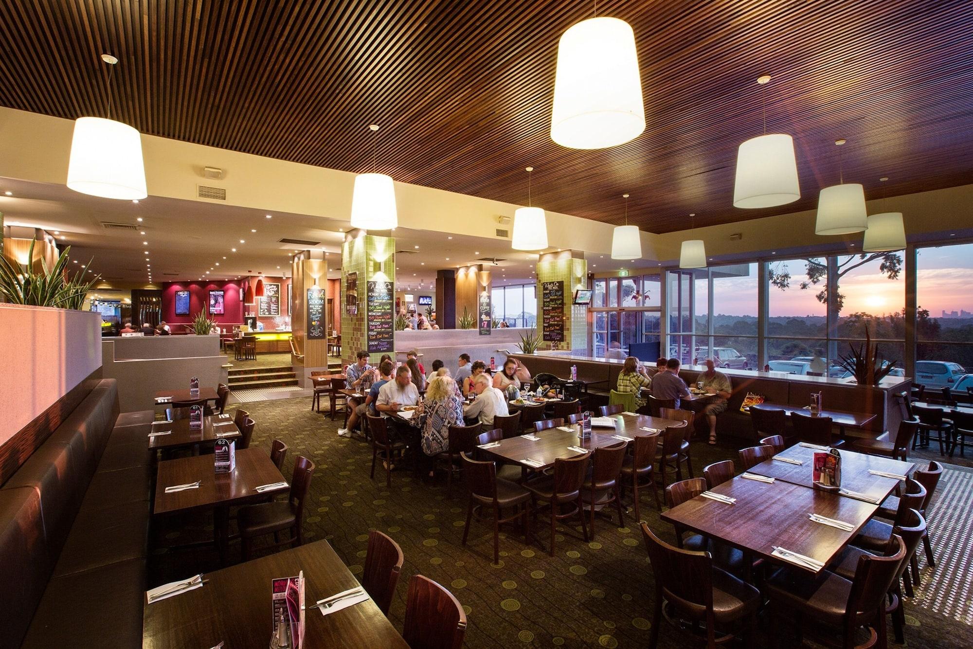 Nightcap At Shoppingtown Hotel