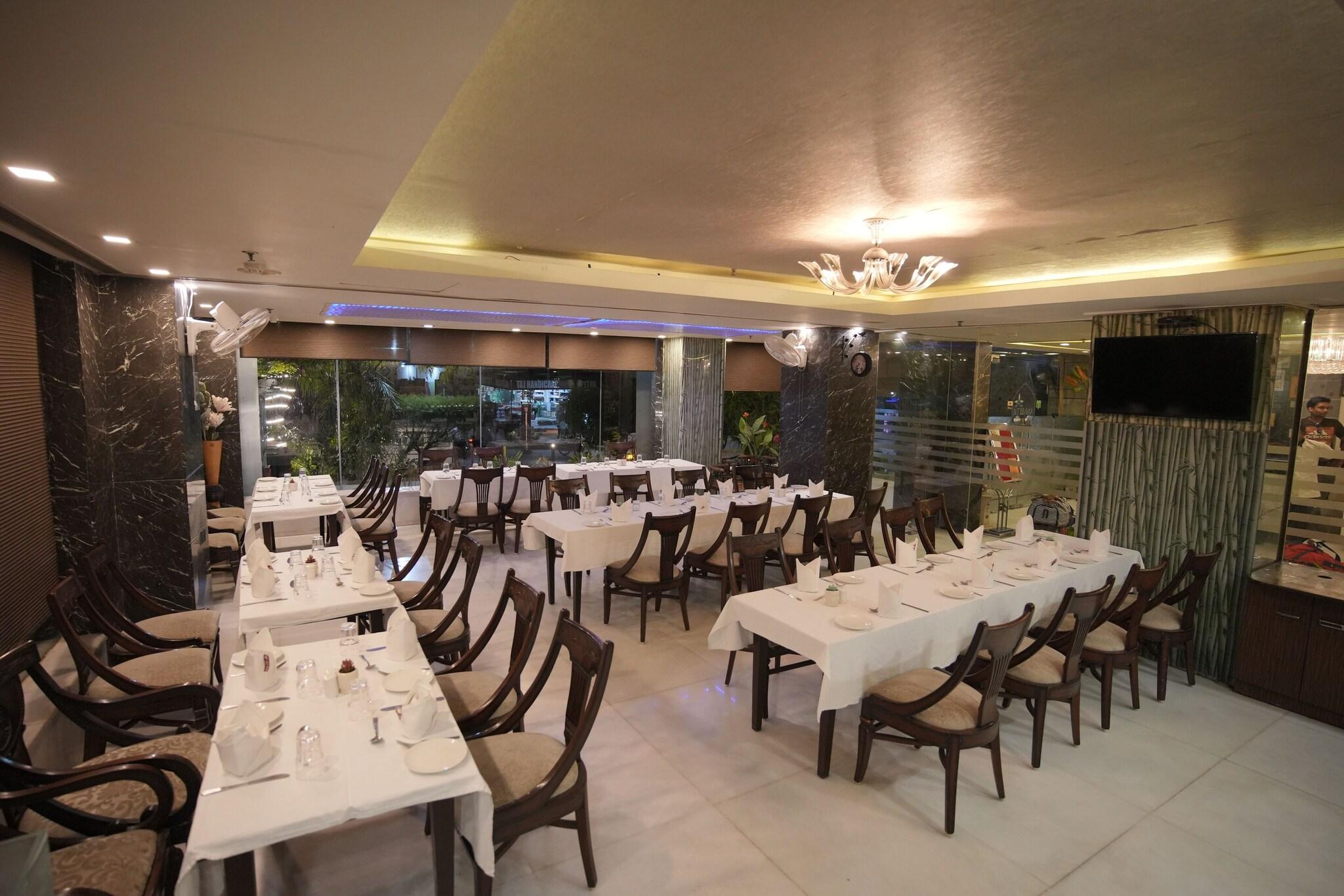 Hotel Atulyaa Taj