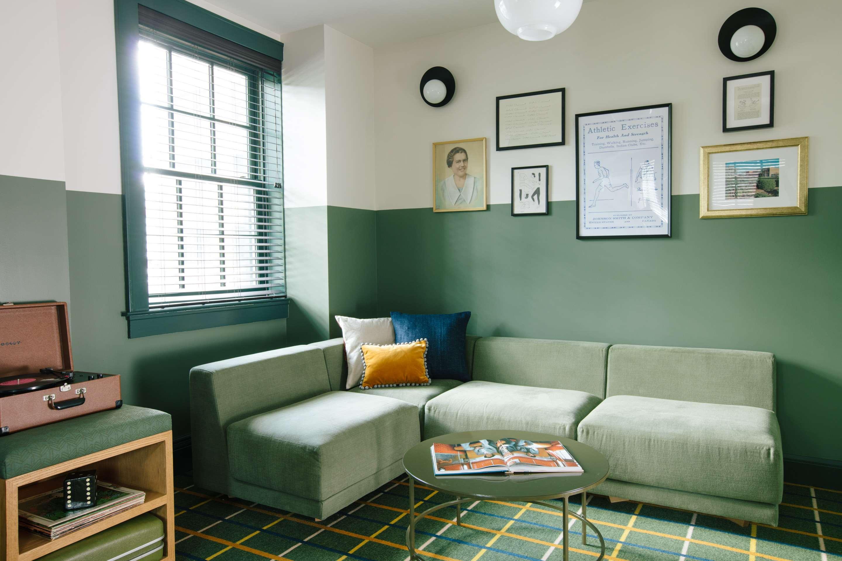 Clermont Lounge by null