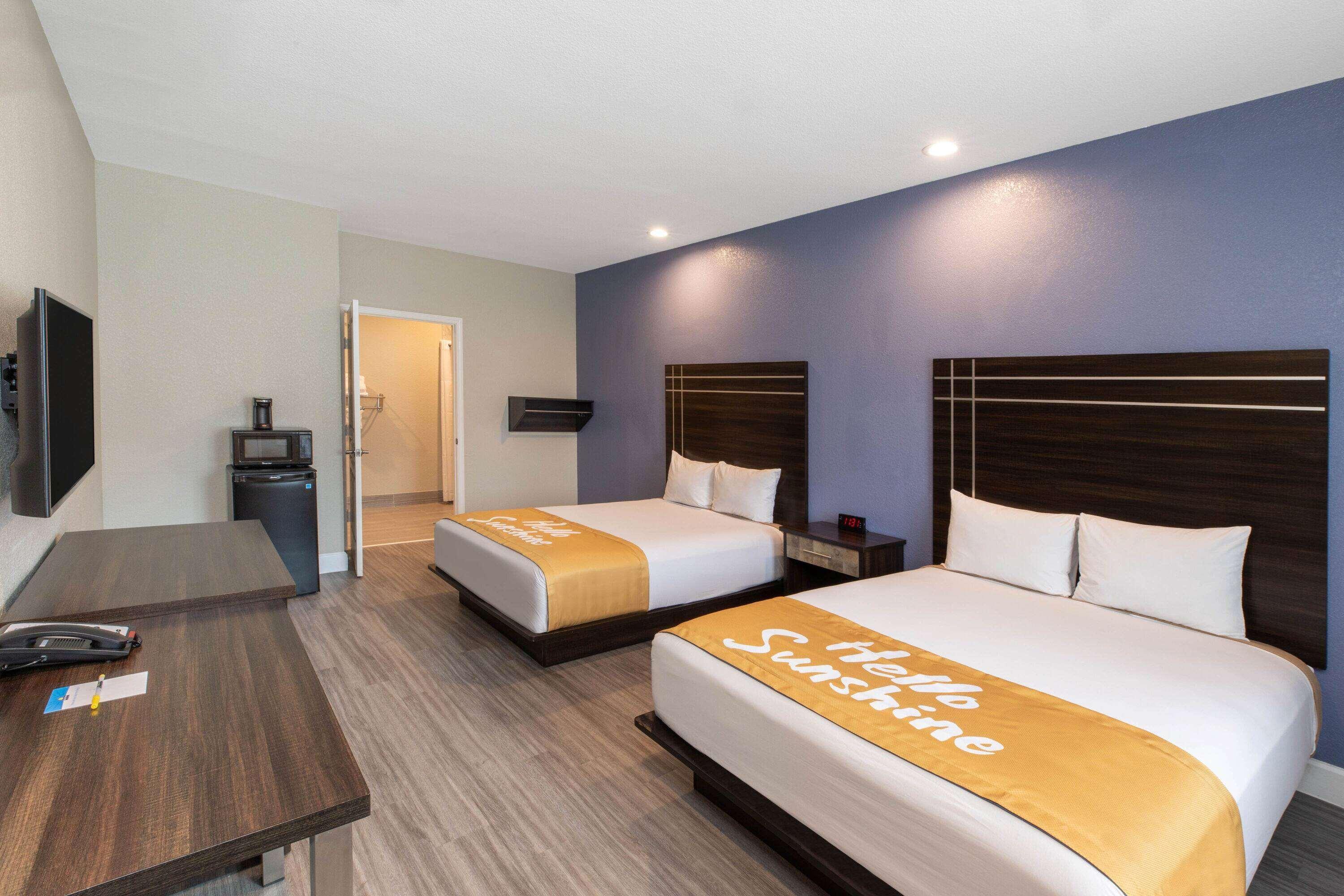 Days Inn Suites By Wyndham La Porte