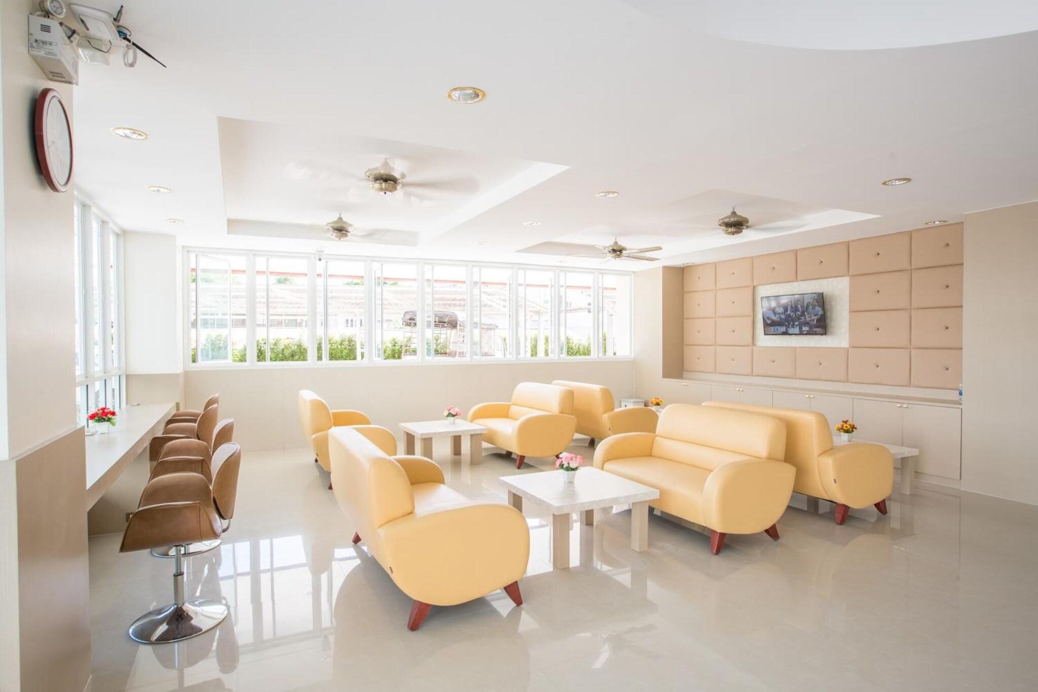 P A Thani Hotel