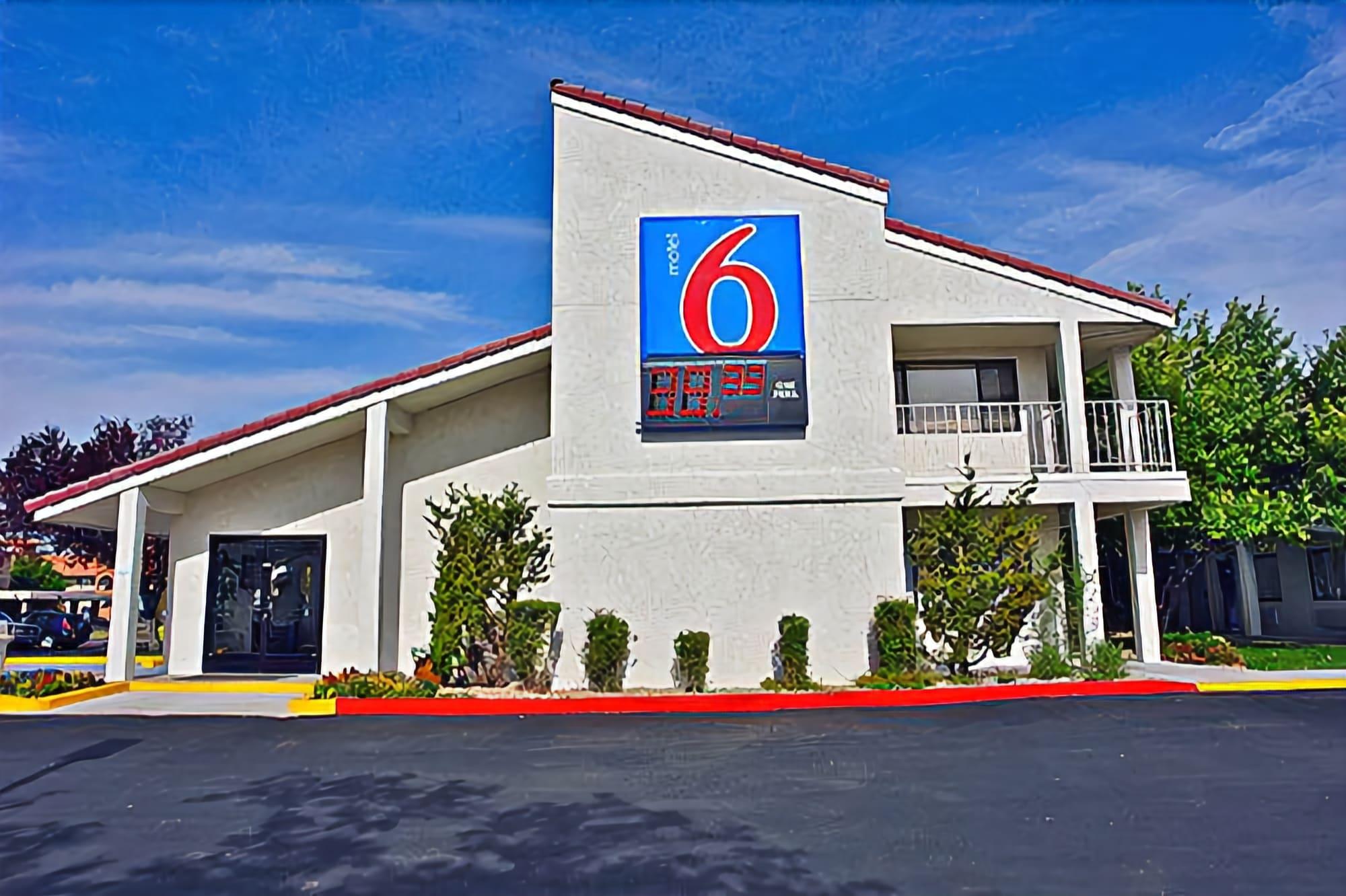 Motel 6 Albuquerque, NM - Coors Road image
