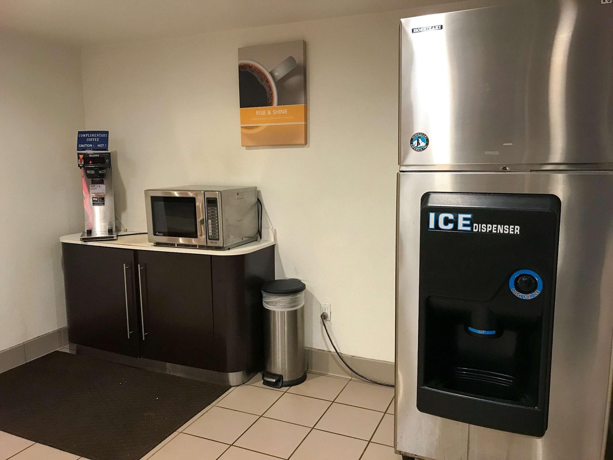 Motel 6 Buttonwillow Central