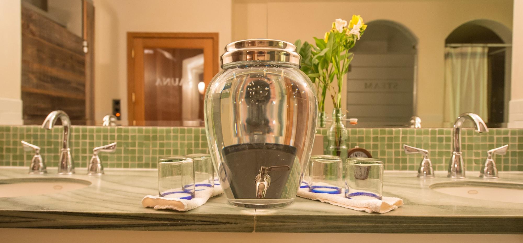 Hotel Los Gatos by null