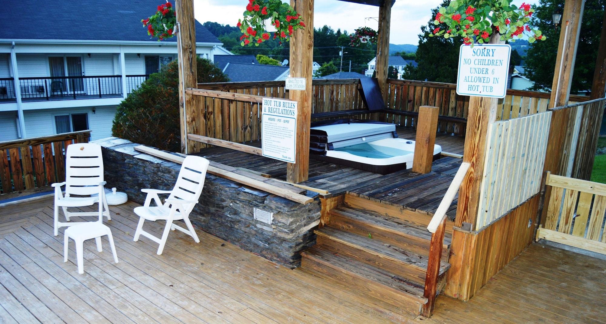 Hollow Inn And Motel