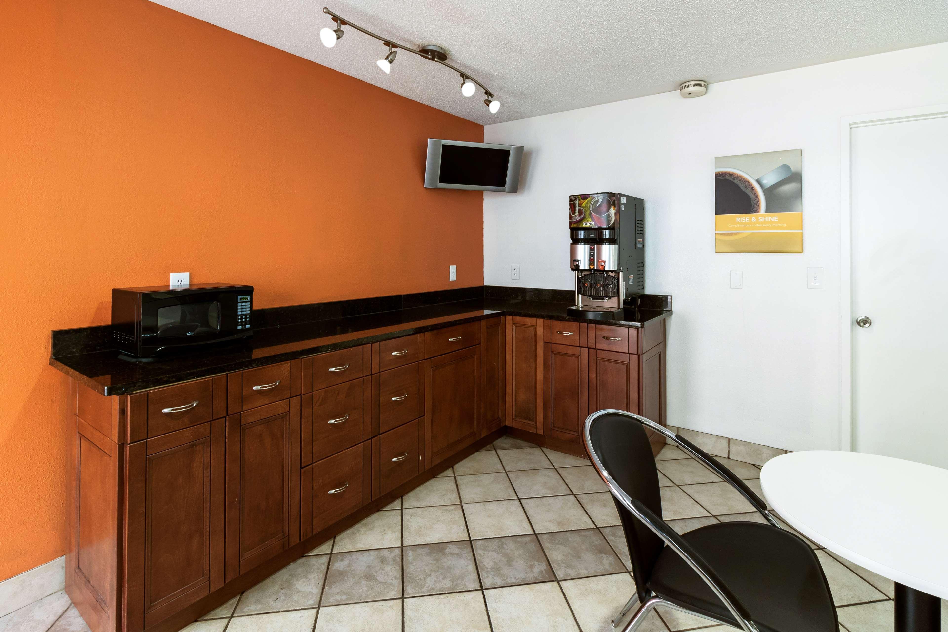Motel 6 Dayton Englewood