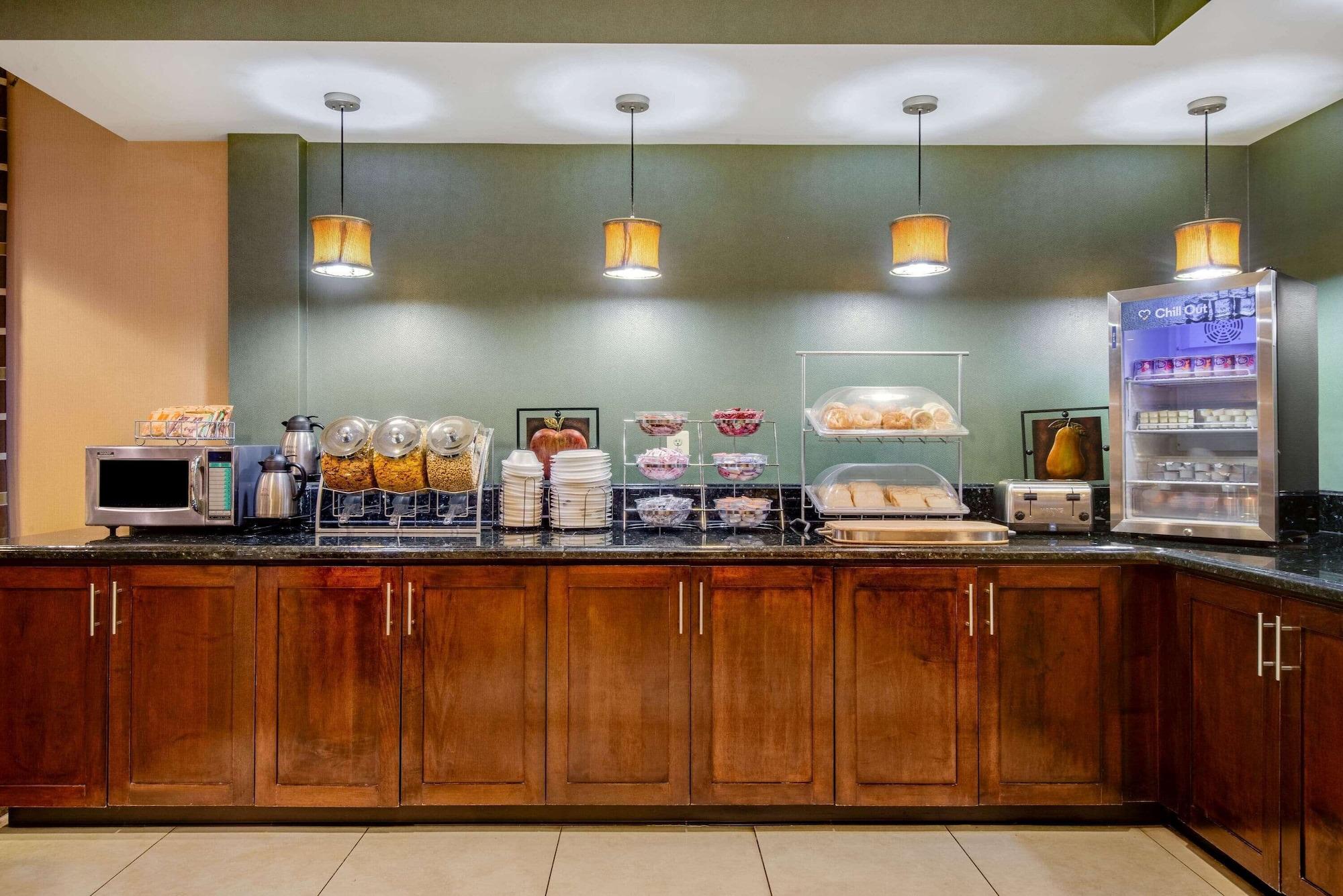 La Quinta Inn & Suites Bel Air/I-95 Exit 77A