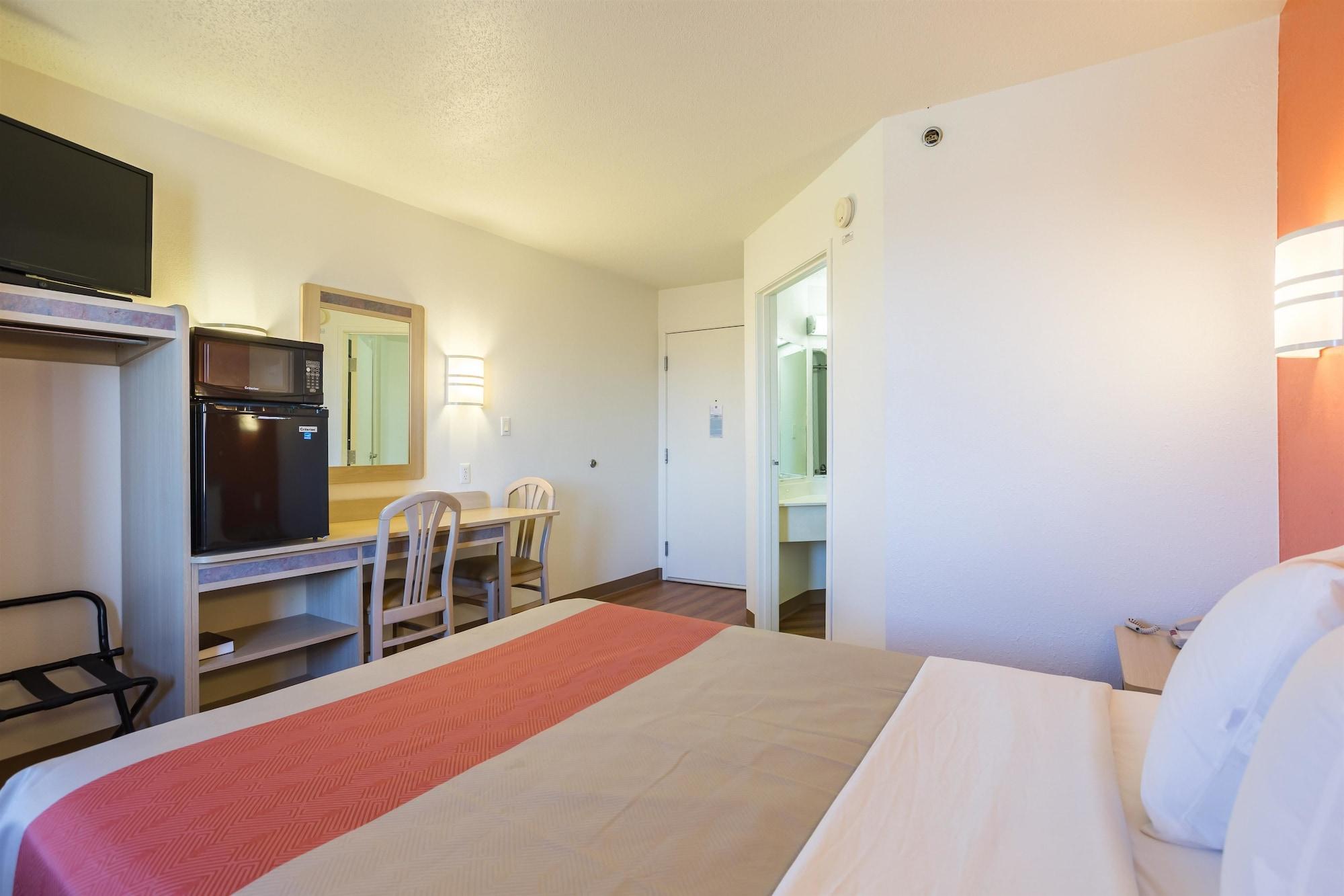 Motel 6 Dale