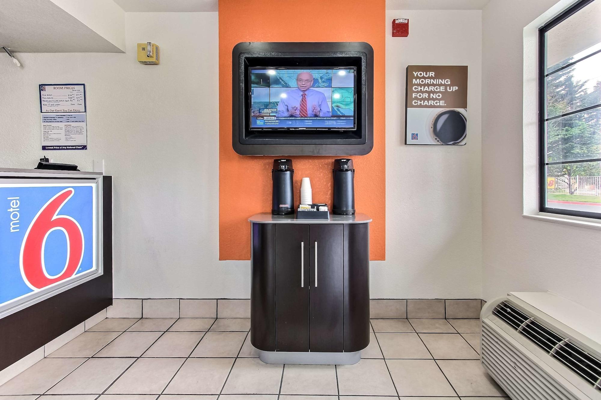 Motel 6 Salinas North Monterey Area