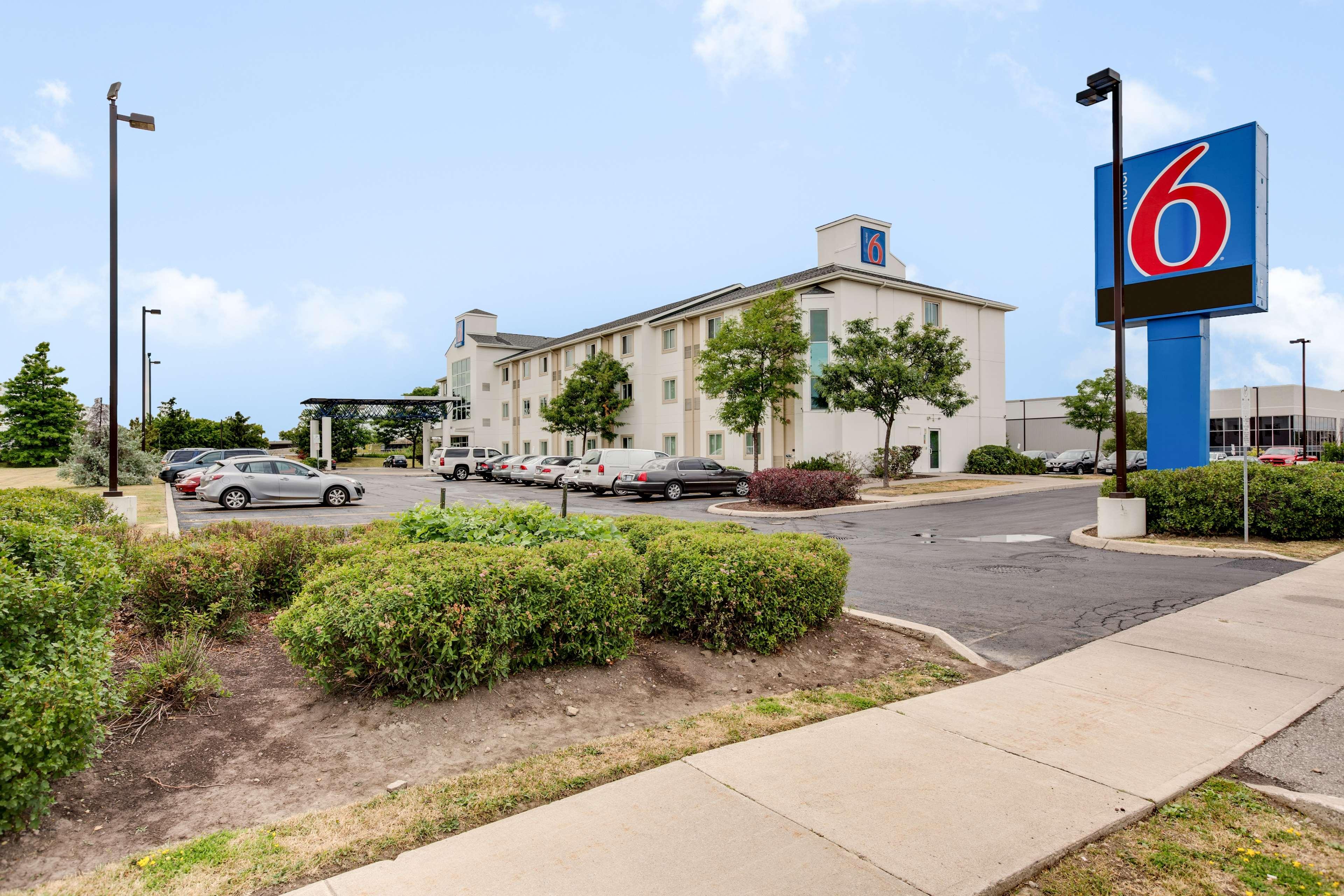 Motel 6 Toronto Brampton
