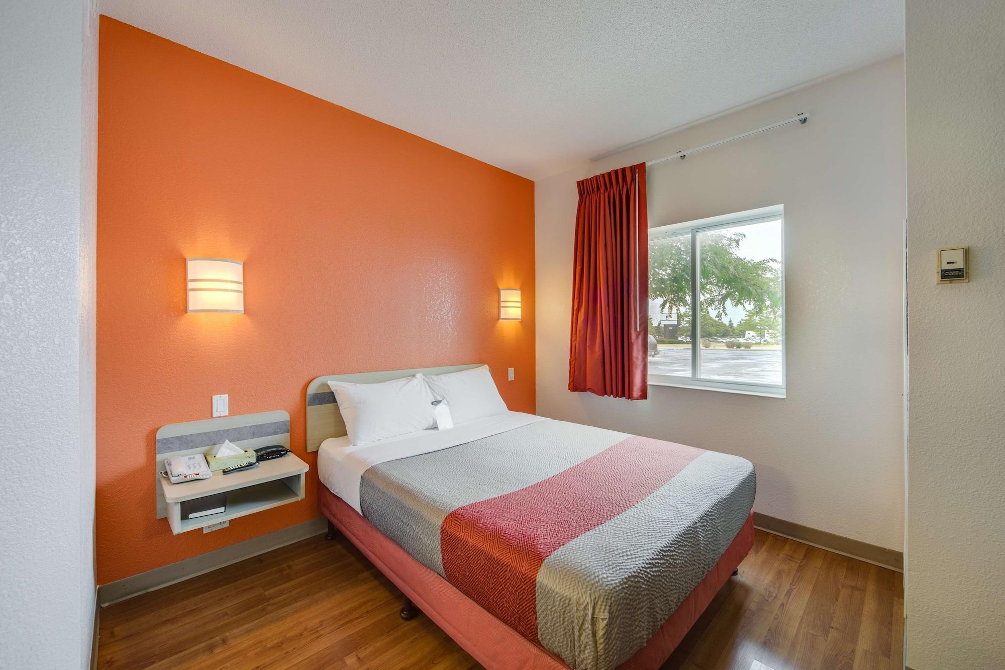 Motel 6 Toronto Brampton