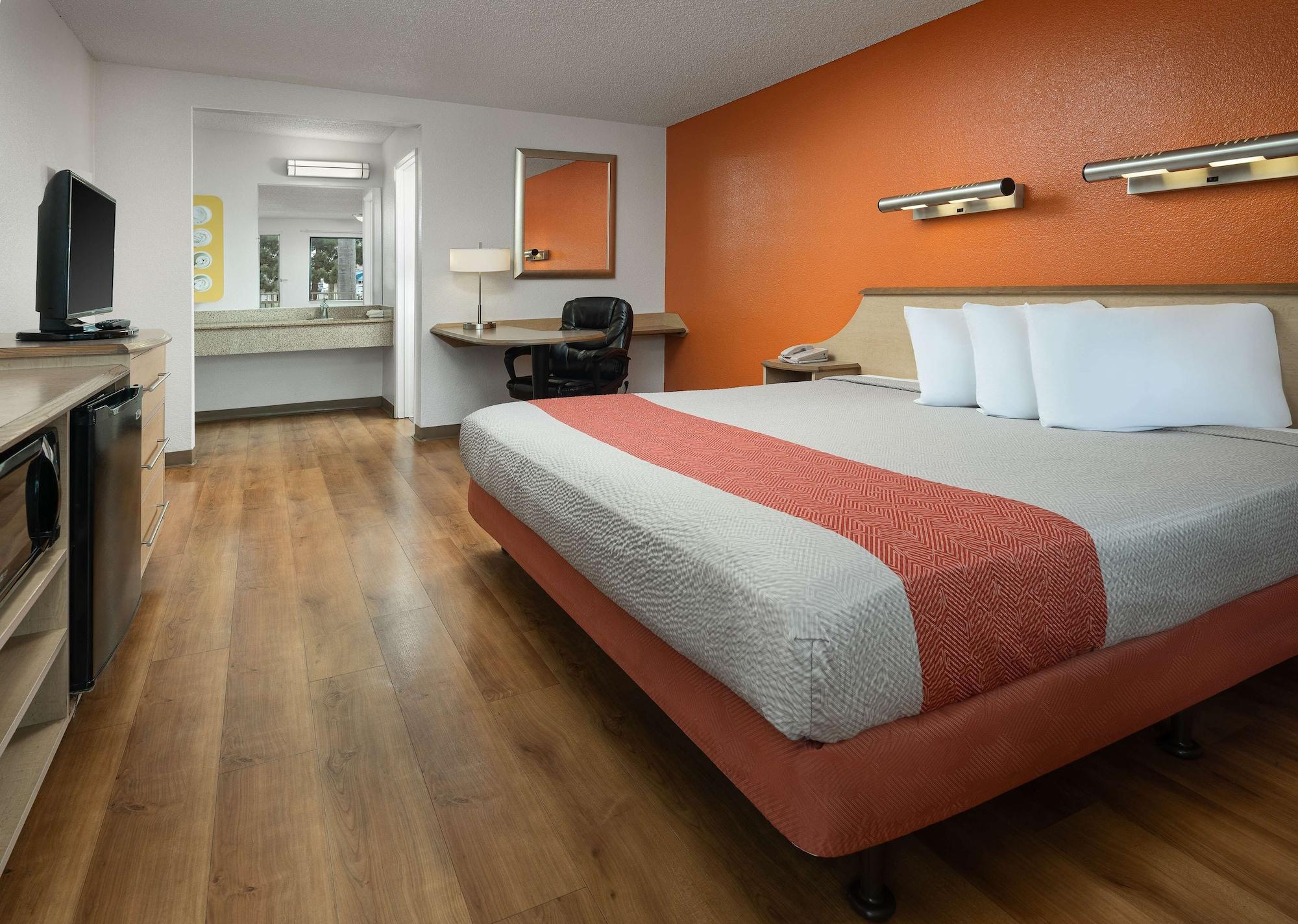 Motel 6 Carlsbad East