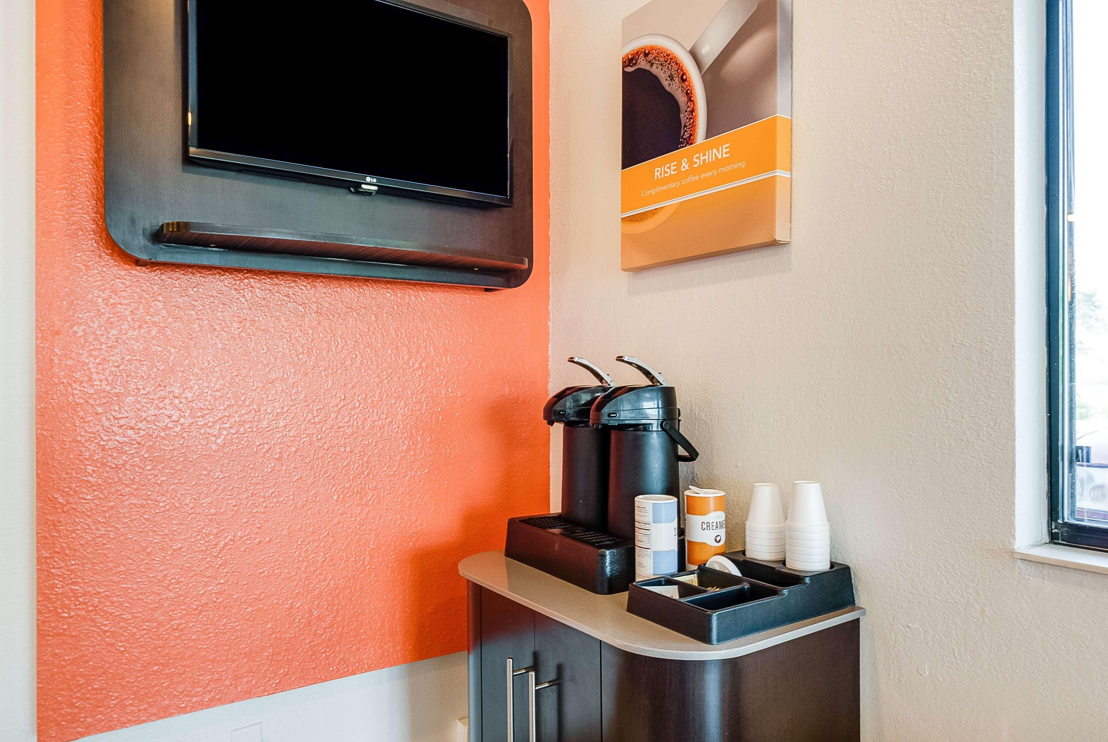 Motel 6 Kansas City Southwest Lenexa