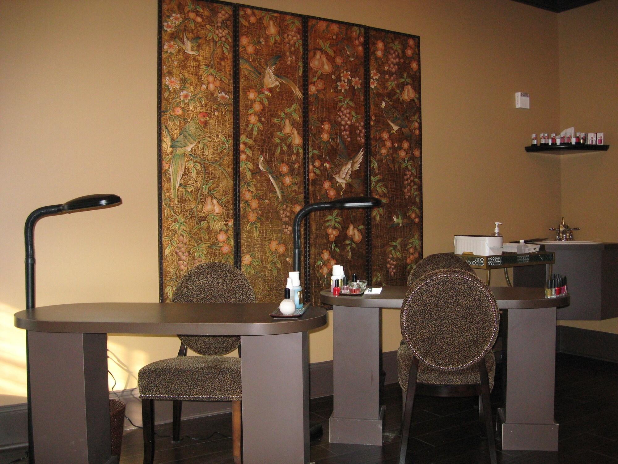 Columbia Gorge Hotel & Spa by null