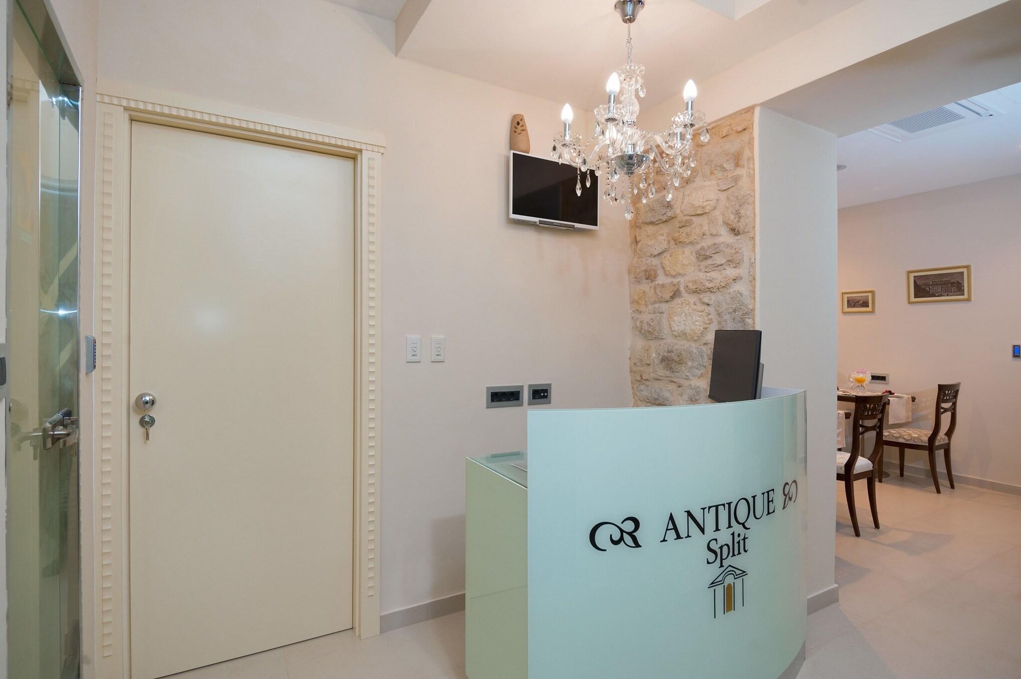 Antique Split Luxury Rooms by null