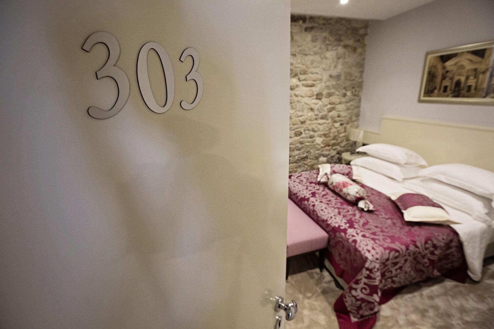 Antique Split Luxury Rooms by null
