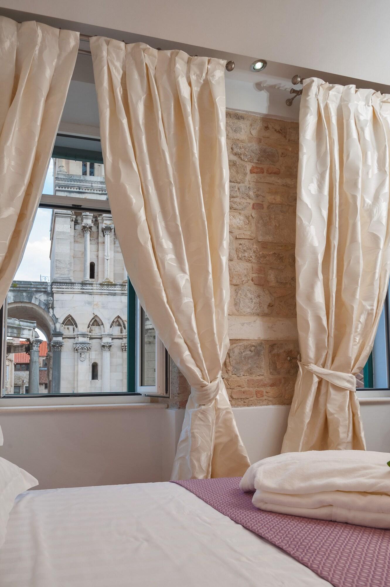 Antique Split Luxury Rooms by null