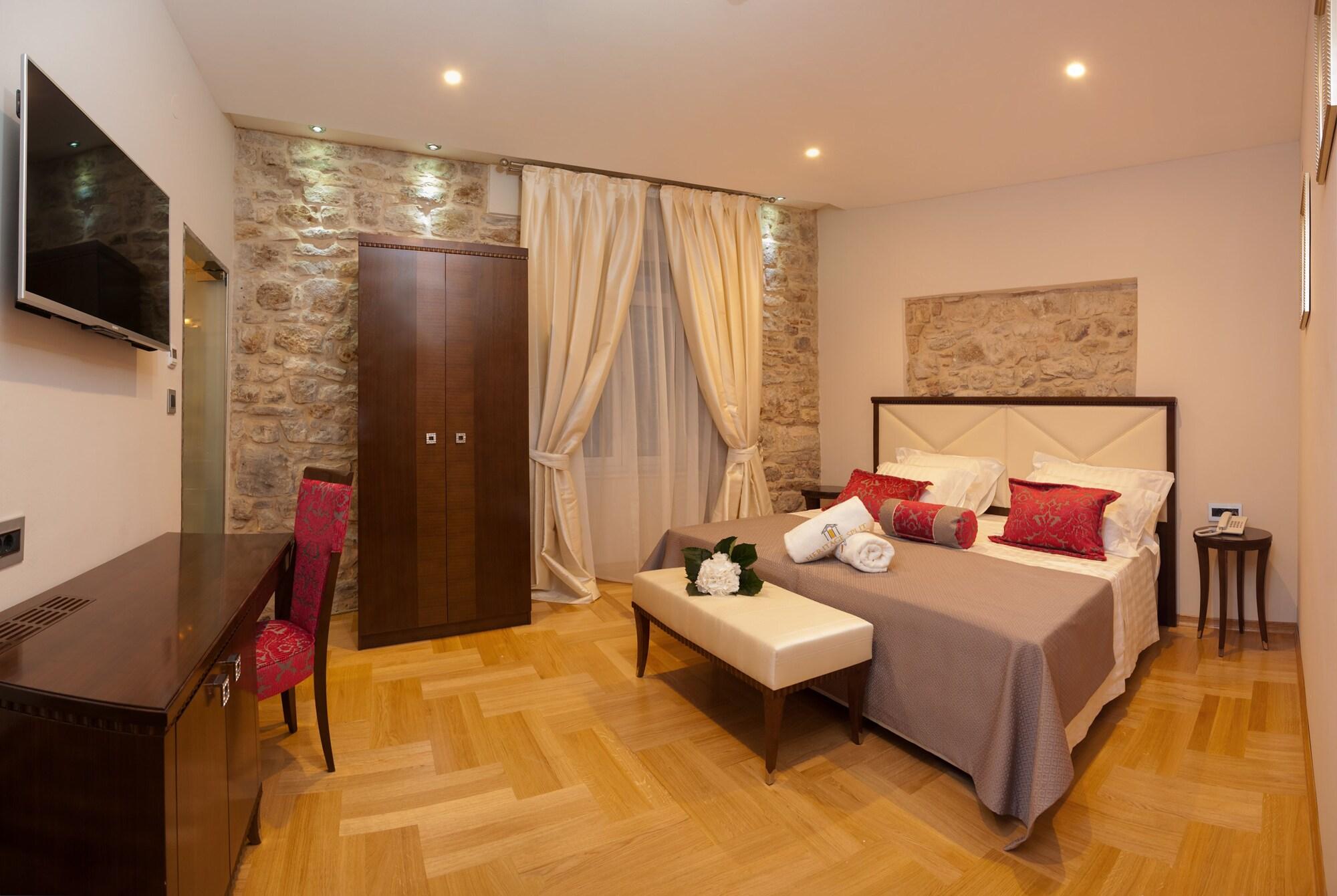 Antique Split Luxury Rooms by null