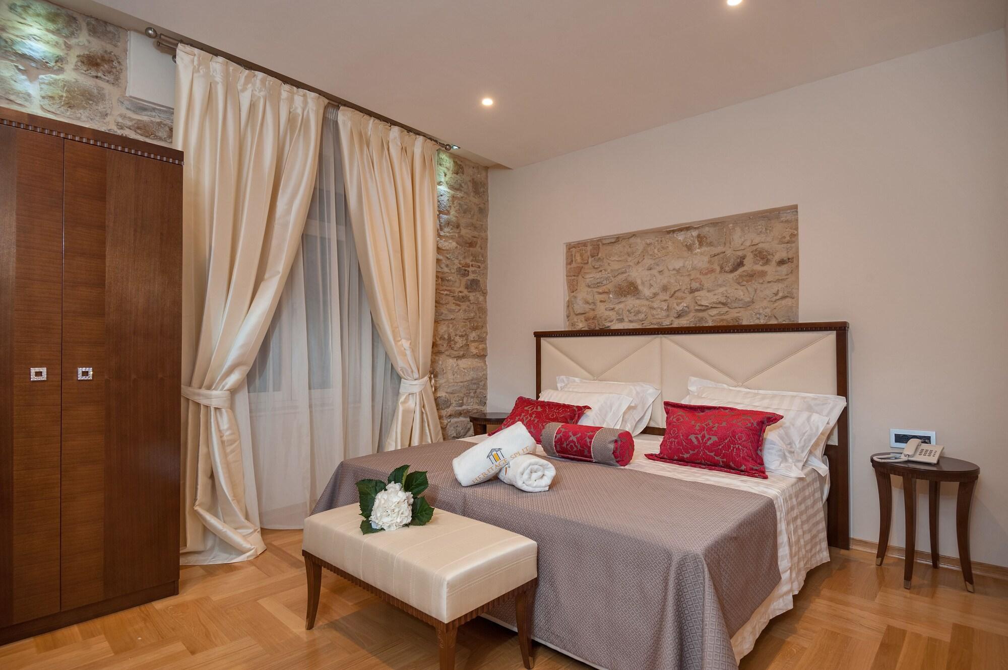 Antique Split Luxury Rooms by null