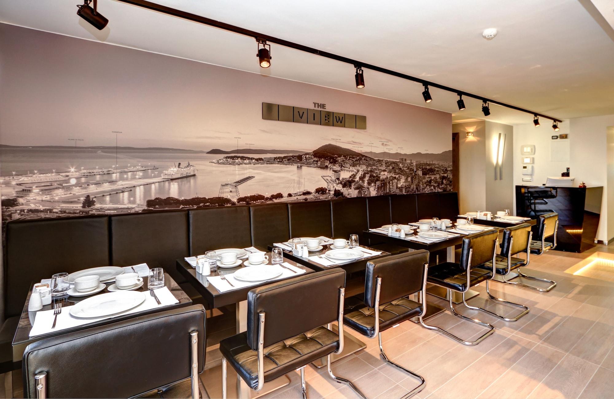 The View Luxury Rooms - фото