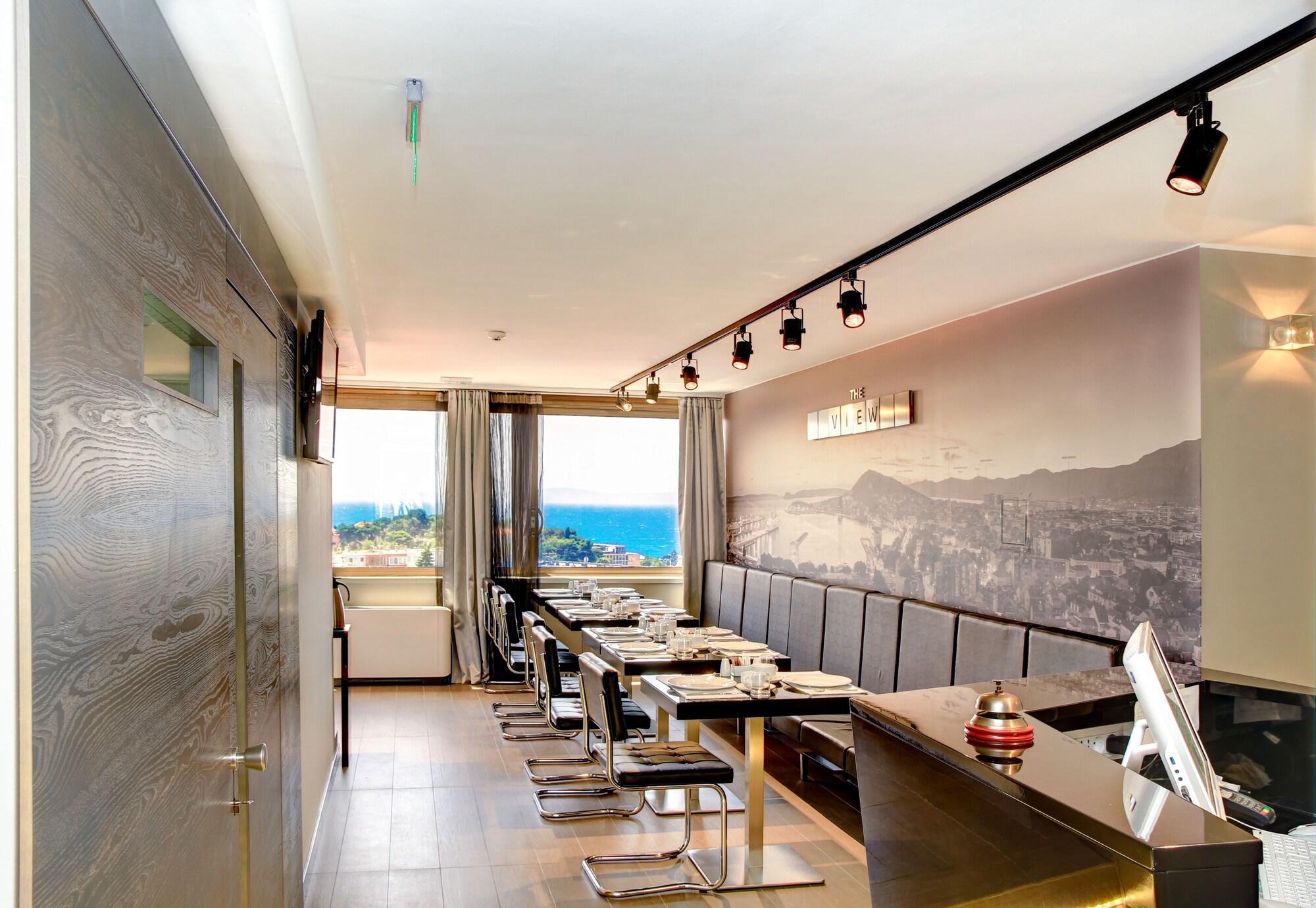 The View Luxury Rooms - фото