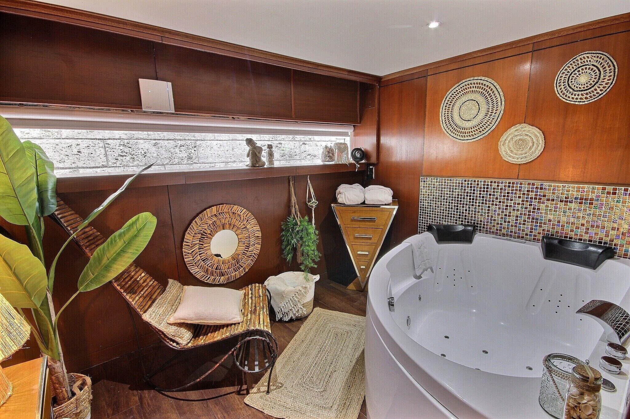 Vip Paris Yacht Hotel
