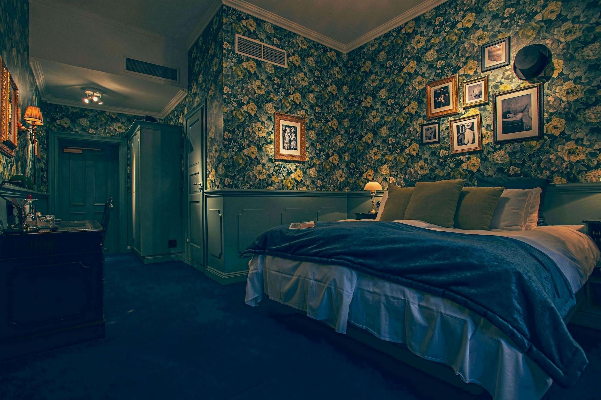 Hotel Pigalle by null