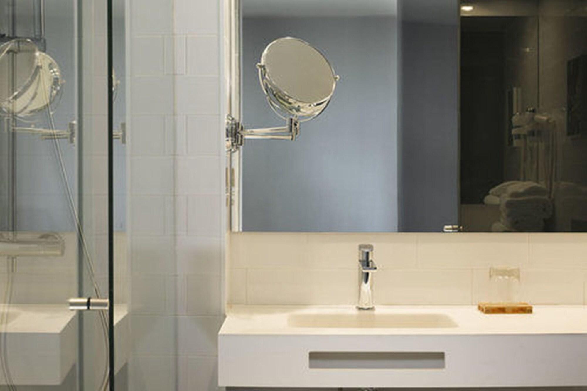 Yurbban Trafalgar by null