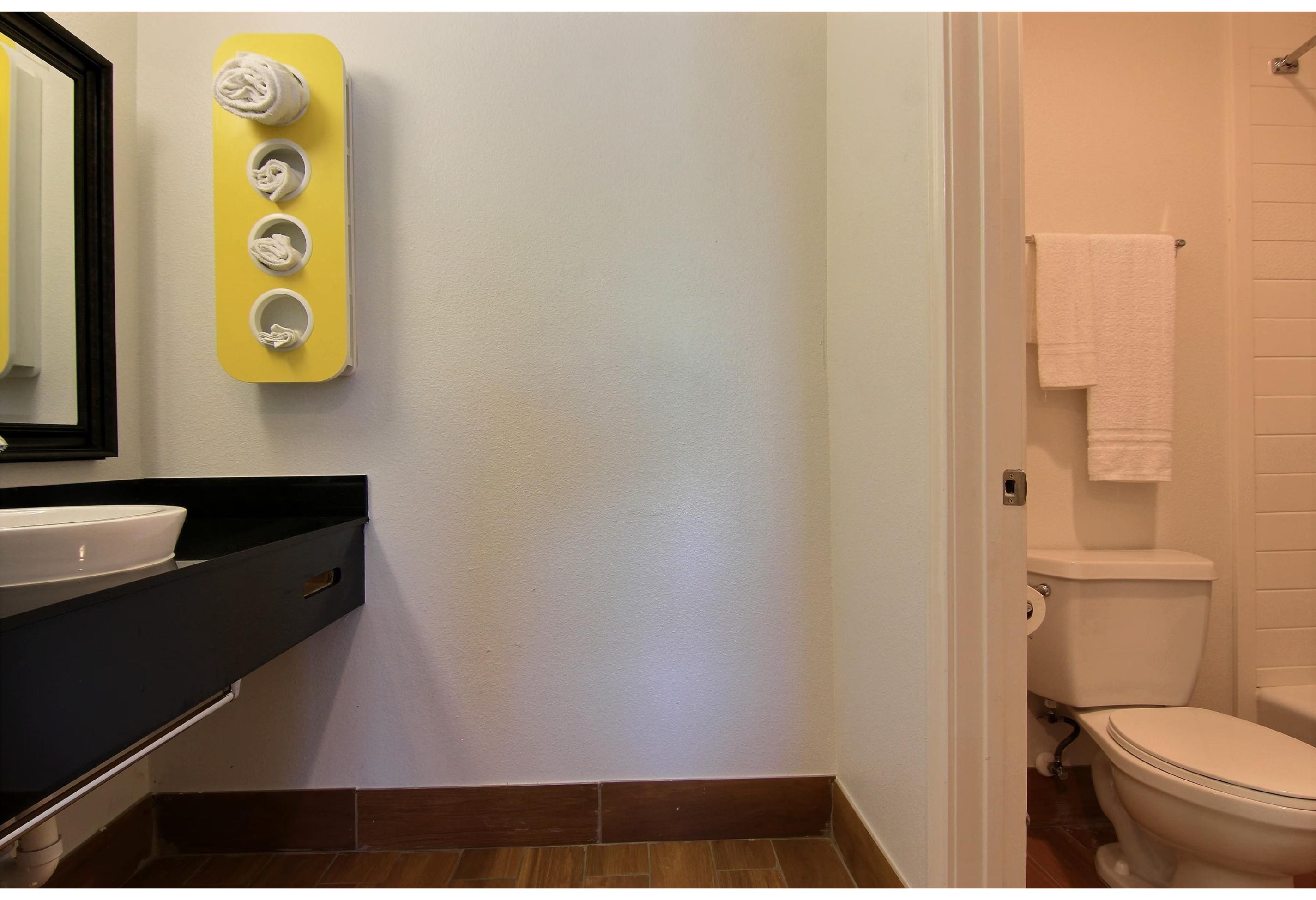 Twin room, kitchen