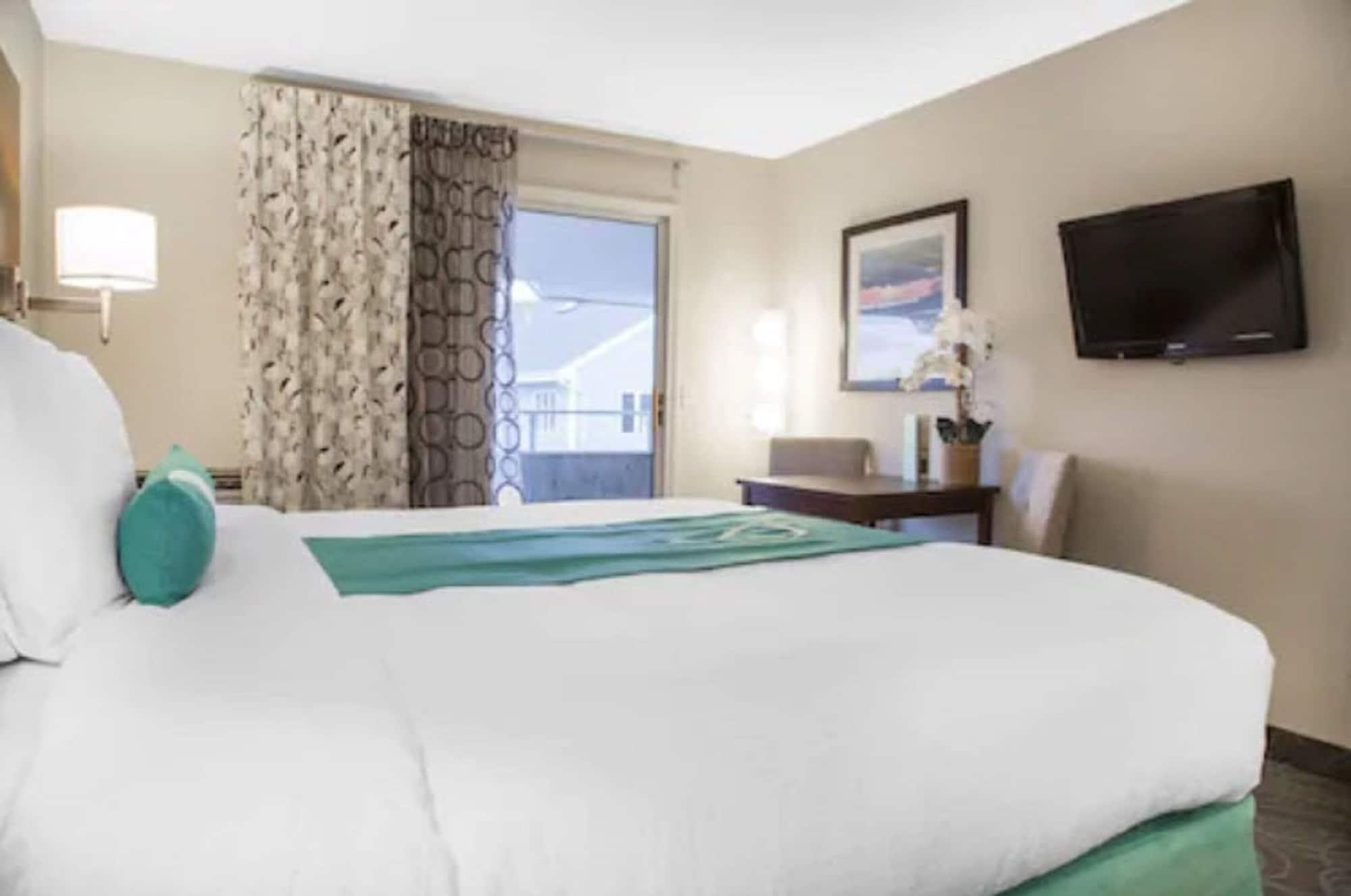 Aqua Blue Hotel