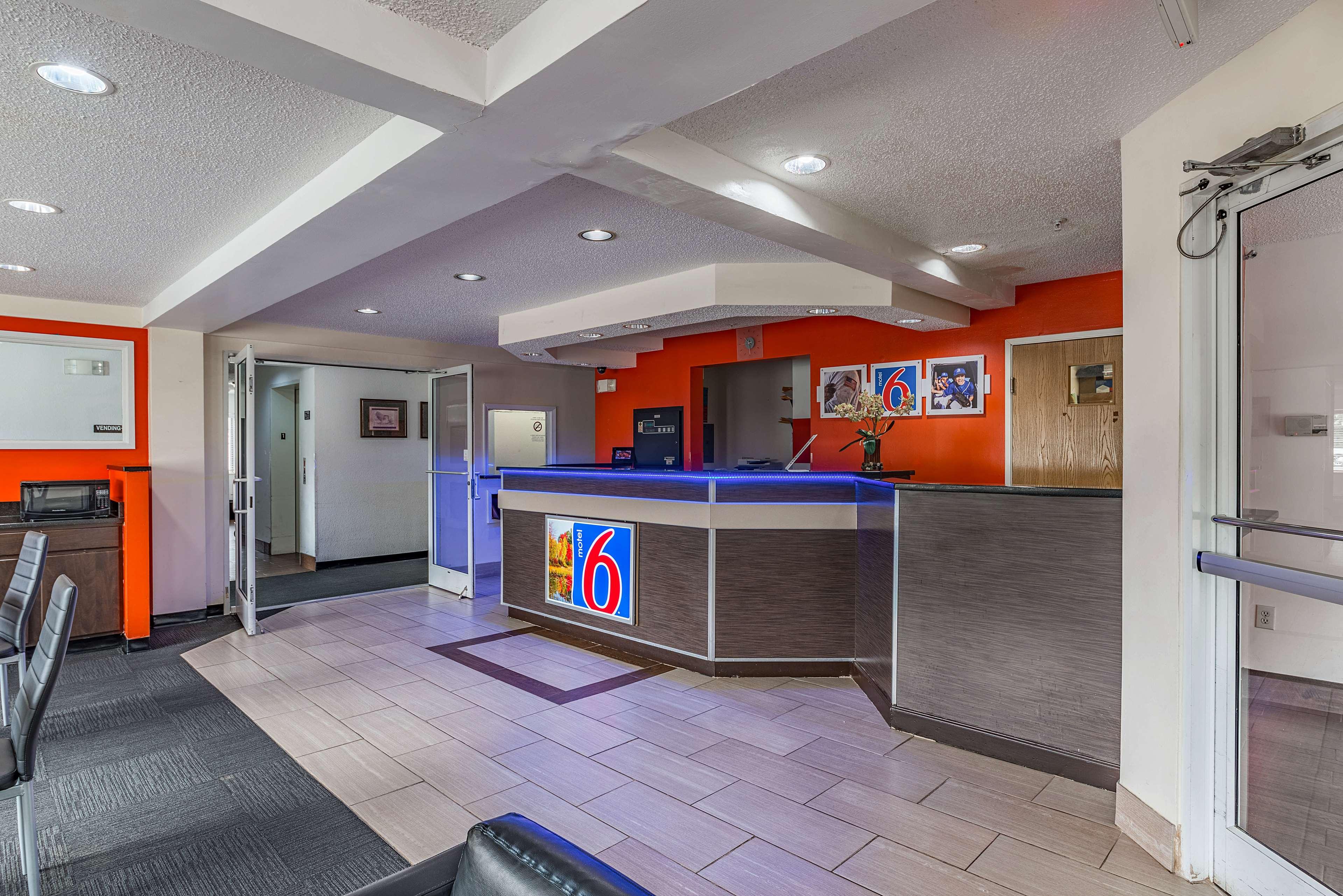 Motel 6 Charlotte, Nc - University