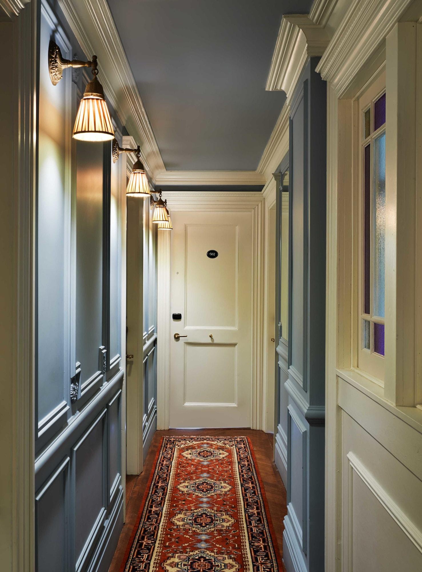 The Marlton Hotel by null