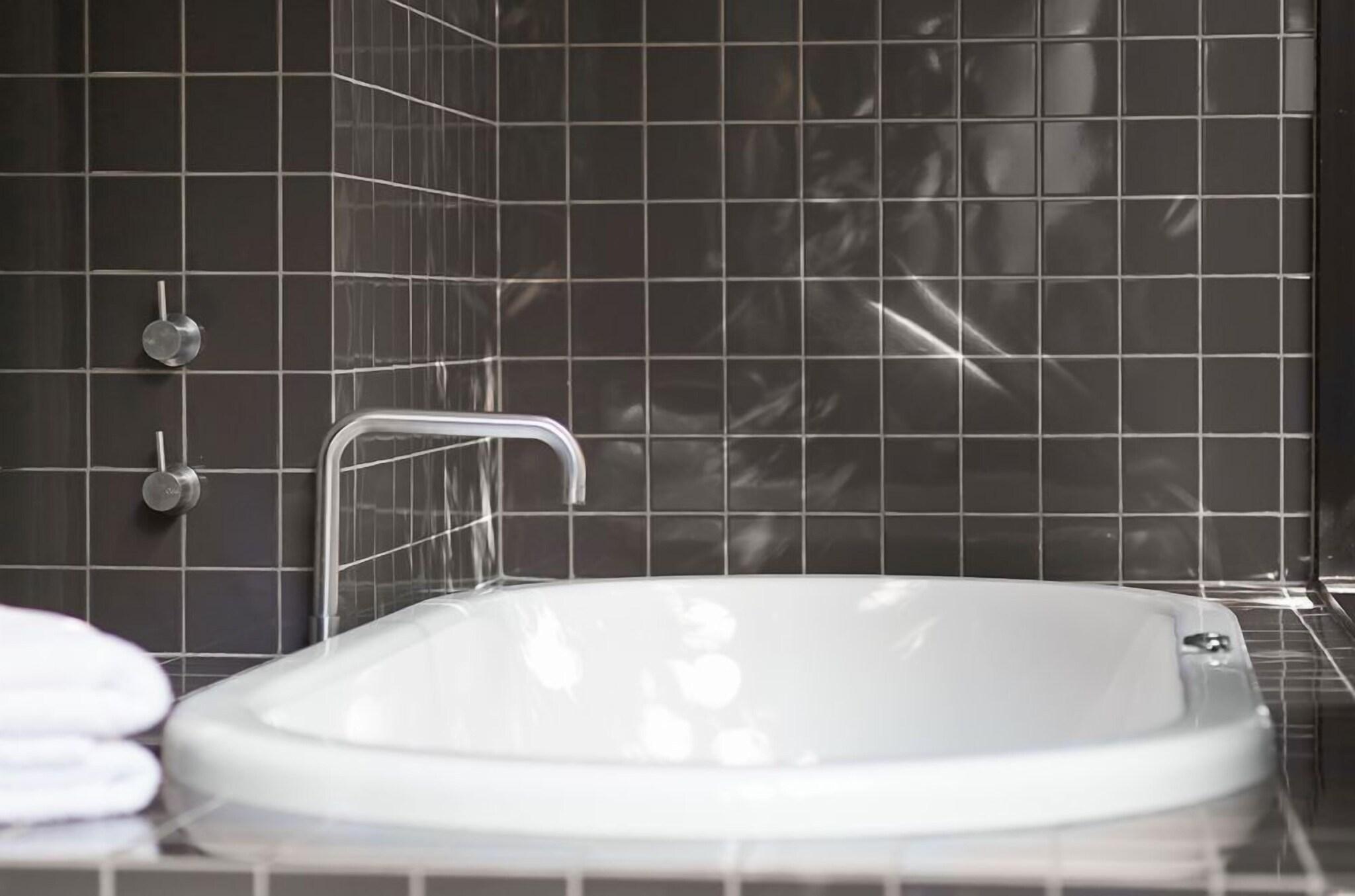 Riverview Hotel by null