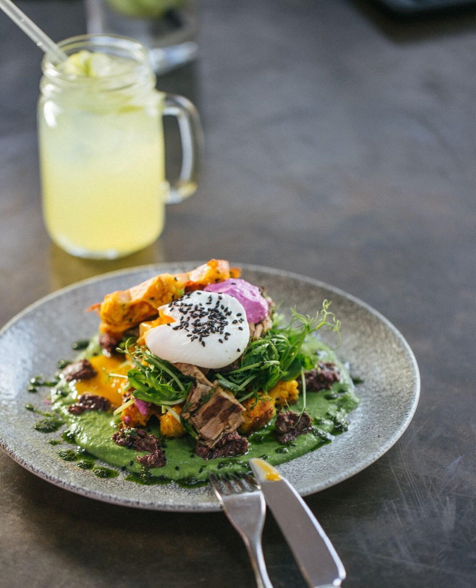 Riverview Hotel by null